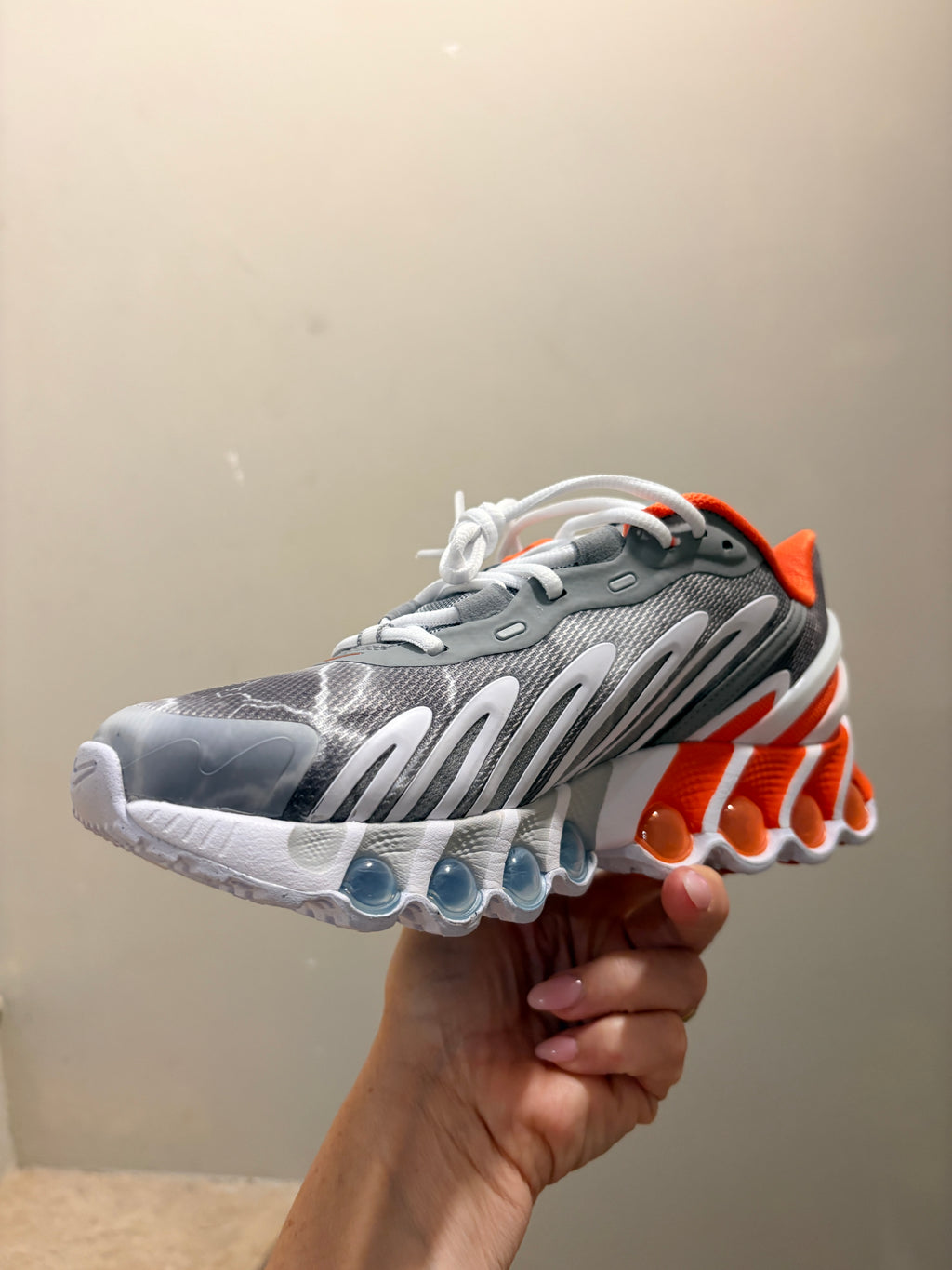 Palace x Nike Air Max Dn8 SP Dusty Grey Safety Orange – Neuve avec étiquette NIKE