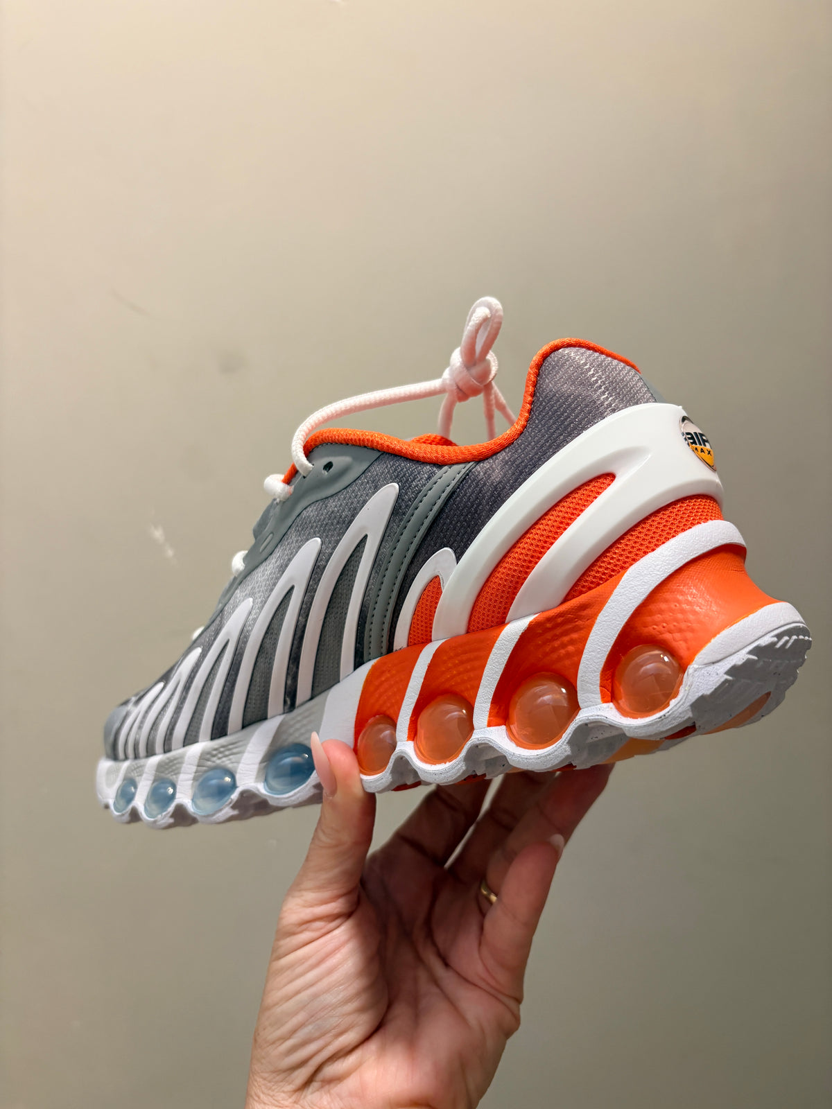 Palace x Nike Air Max Dn8 SP Dusty Grey Safety Orange – Neuve avec étiquette NIKE