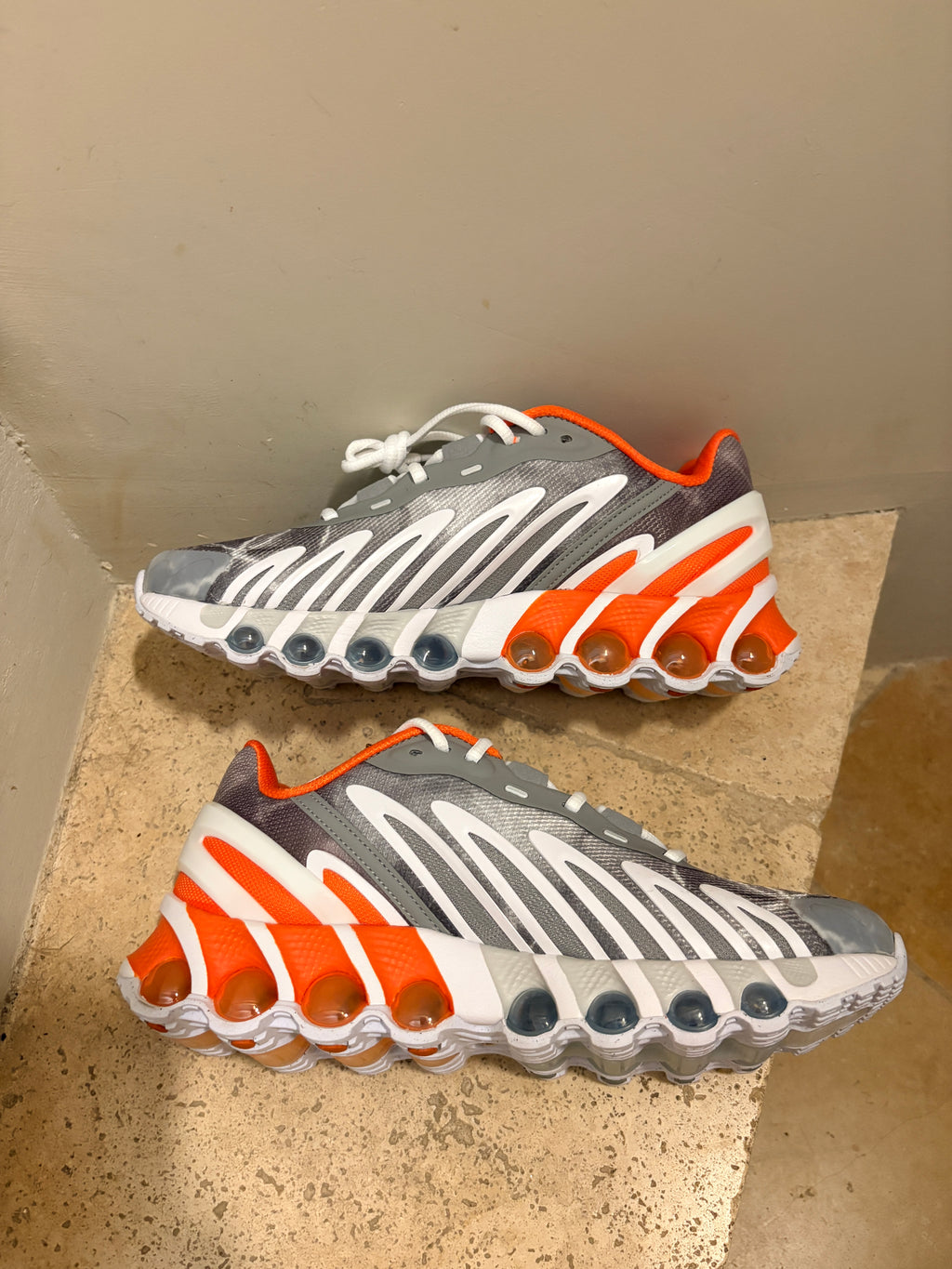 Palace x Nike Air Max Dn8 SP Dusty Grey Safety Orange – Neuve avec étiquette NIKE
