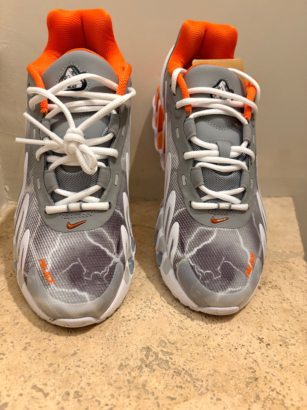 Palace x Nike Air Max Dn8 SP Dusty Grey Safety Orange – Neuve avec étiquette NIKE