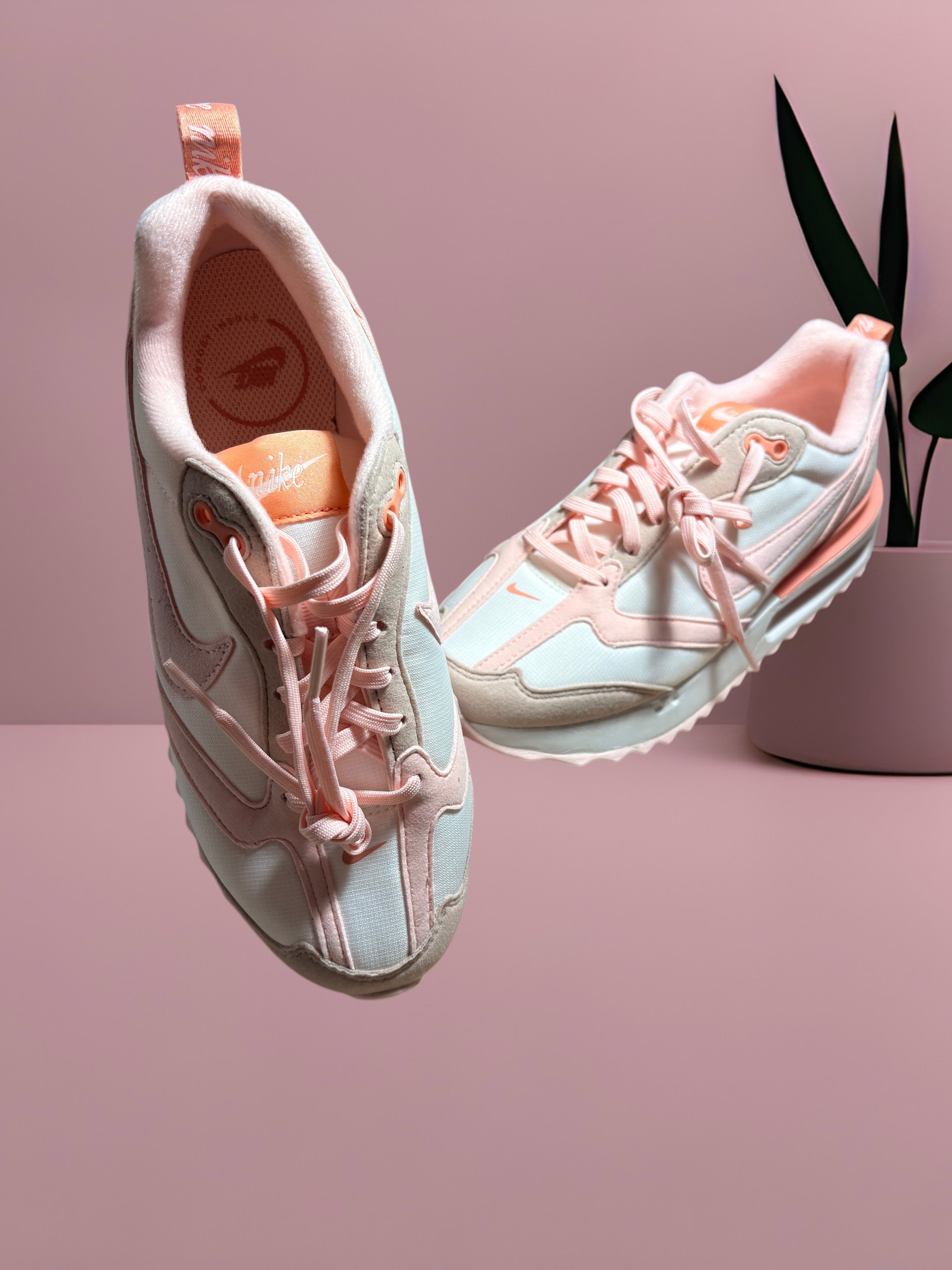 Nike Air Max Dawn Neuve "Blanc / Rose Pâle" – Taille 37.5