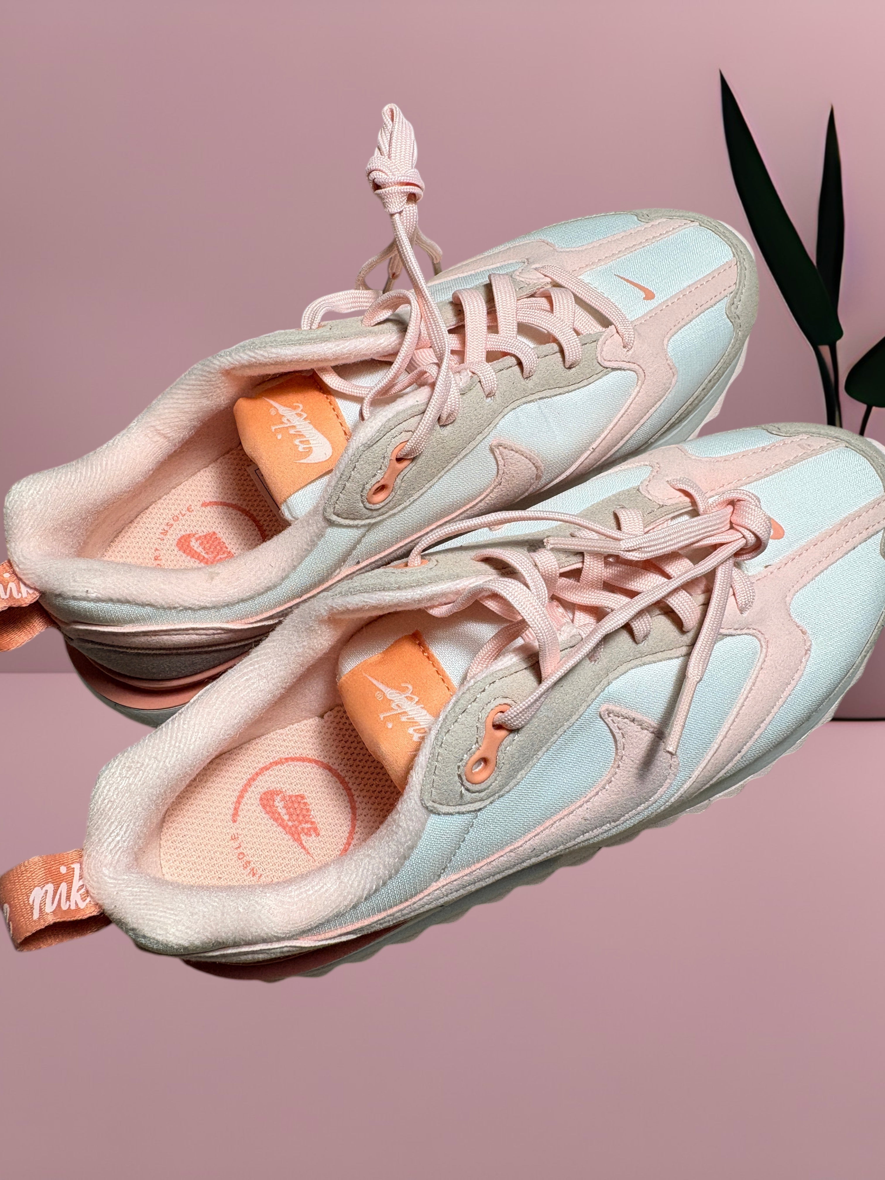 Nike Air Max Dawn Neuve "Blanc / Rose Pâle" – Taille 37.5