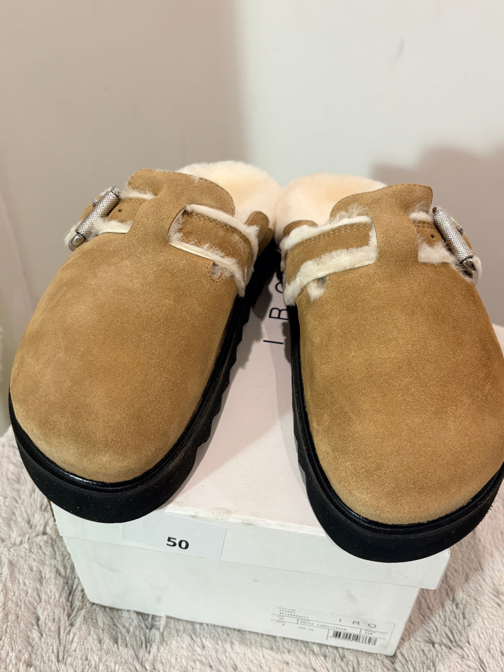 Sabots Fourrés en Suède Fluffy - IRO Paris - Camel