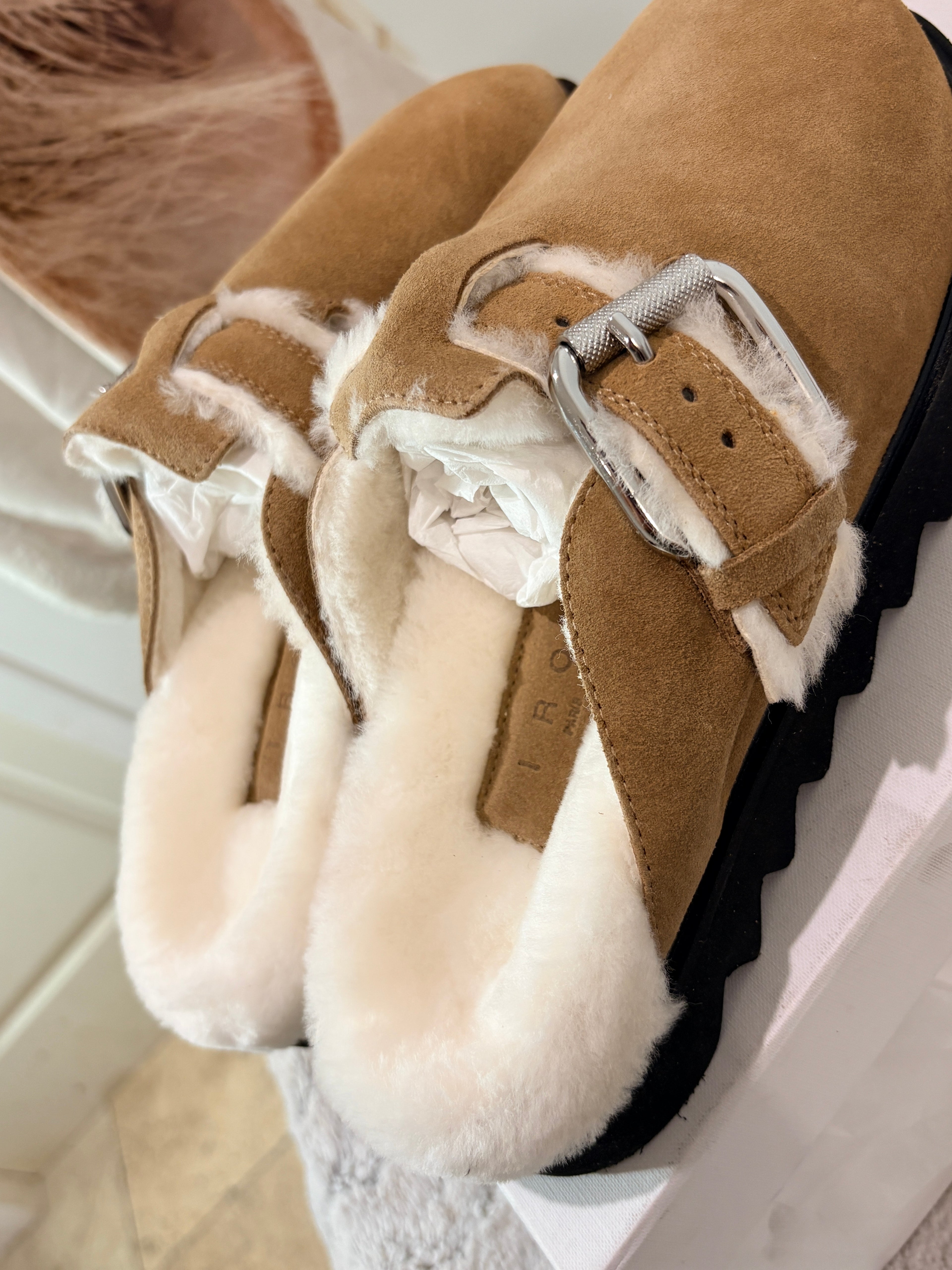 Sabots Fourrés en Suède Fluffy - IRO Paris - Camel