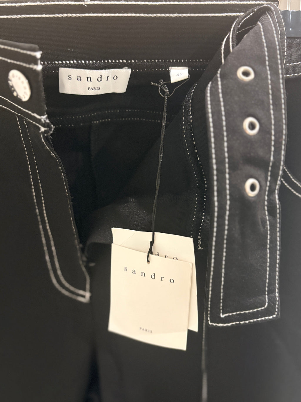 Sandro Pantalon noir surpiqûres contrastées avec ceinture – Neuf avec étiquette SANDRO