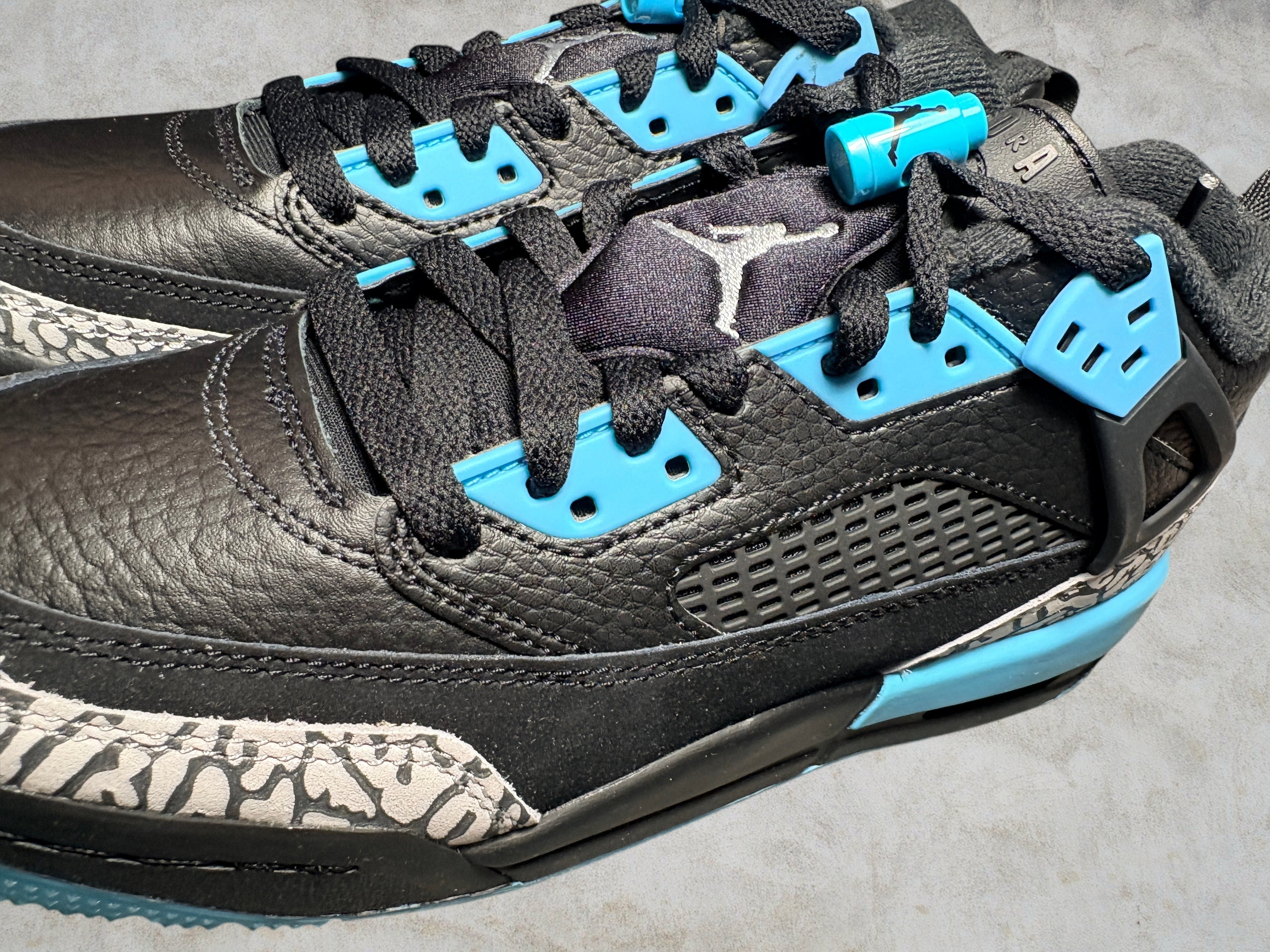 Jordan Spizike Low "Black / Wolf Grey - Gamma Blue" (Grade School)