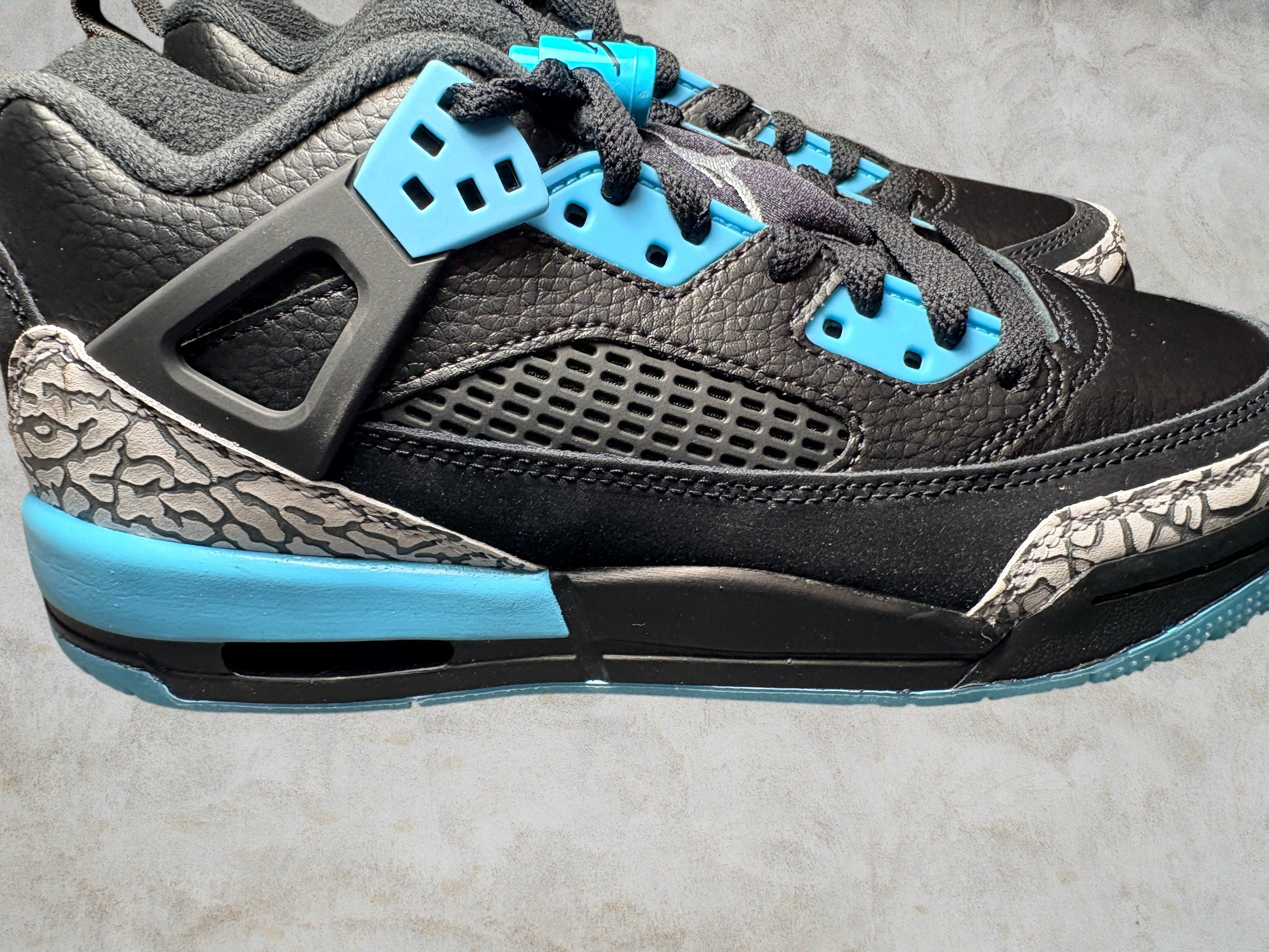 Jordan Spizike Low "Black / Wolf Grey - Gamma Blue" (Grade School)