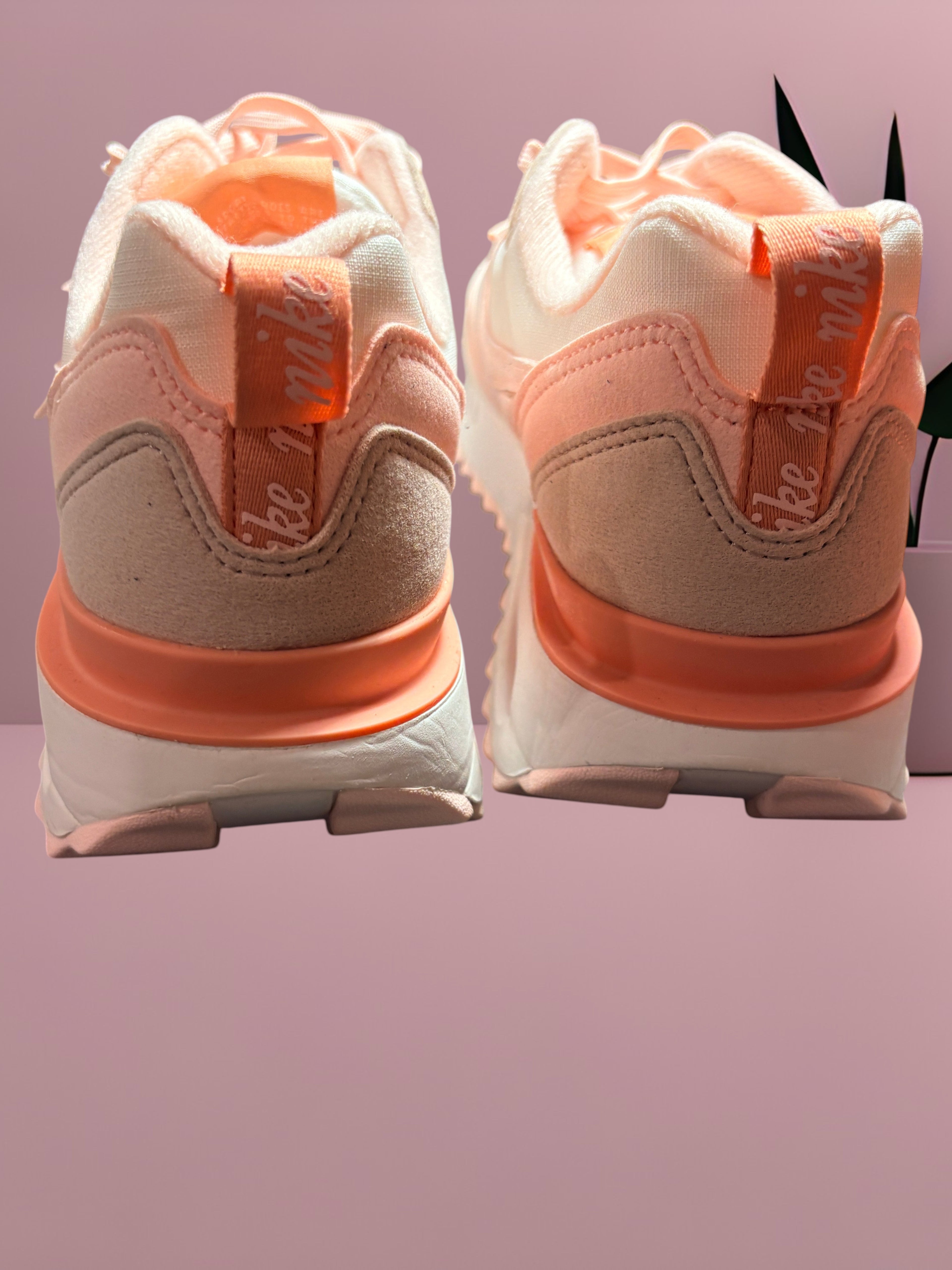 Nike Air Max Dawn Neuve "Blanc / Rose Pâle" – Taille 37.5
