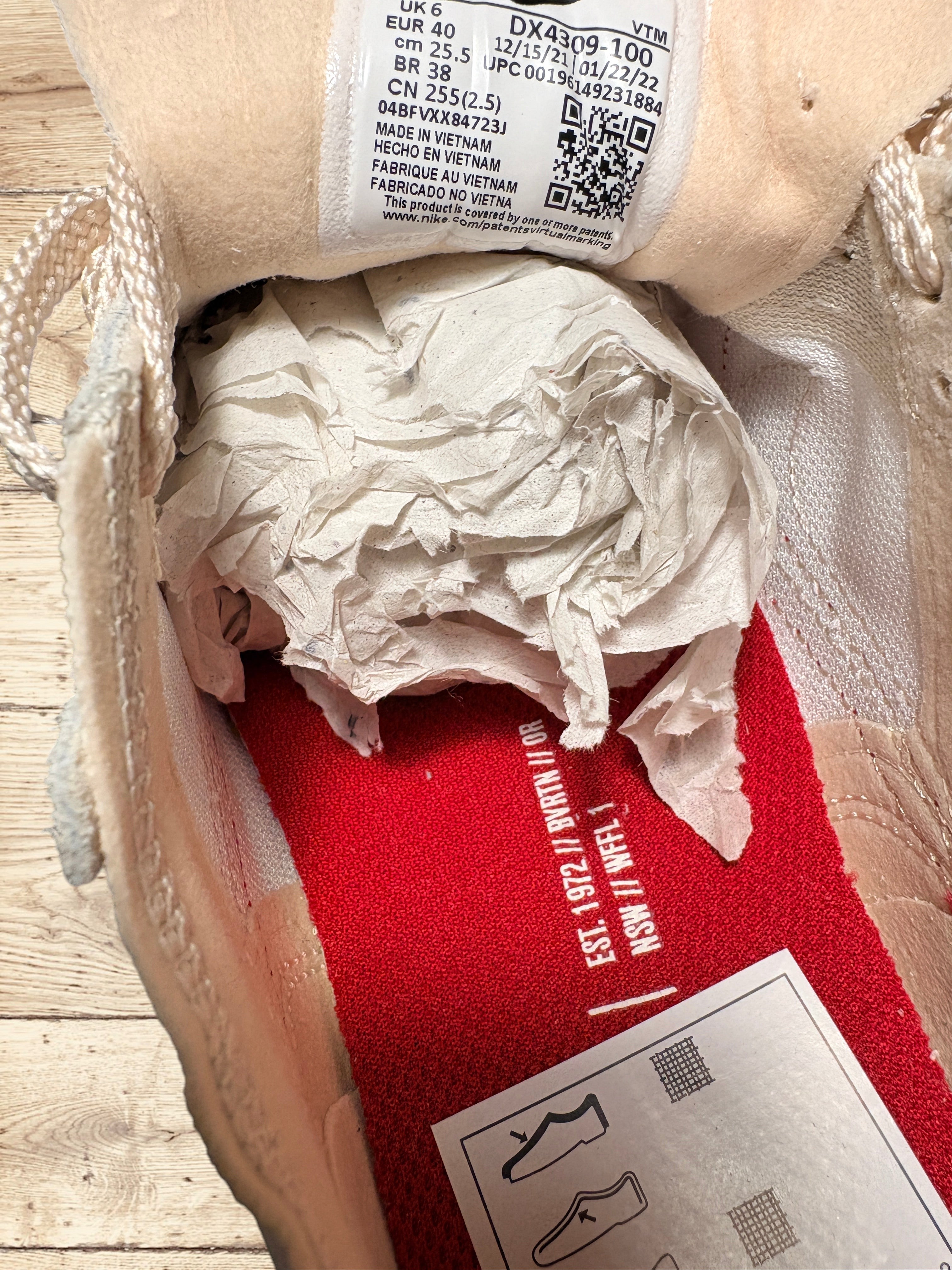 Nike Waffle One SE "Cream/Red" – Neuves avec boîte – Pointure 40 (US 8.5 W)