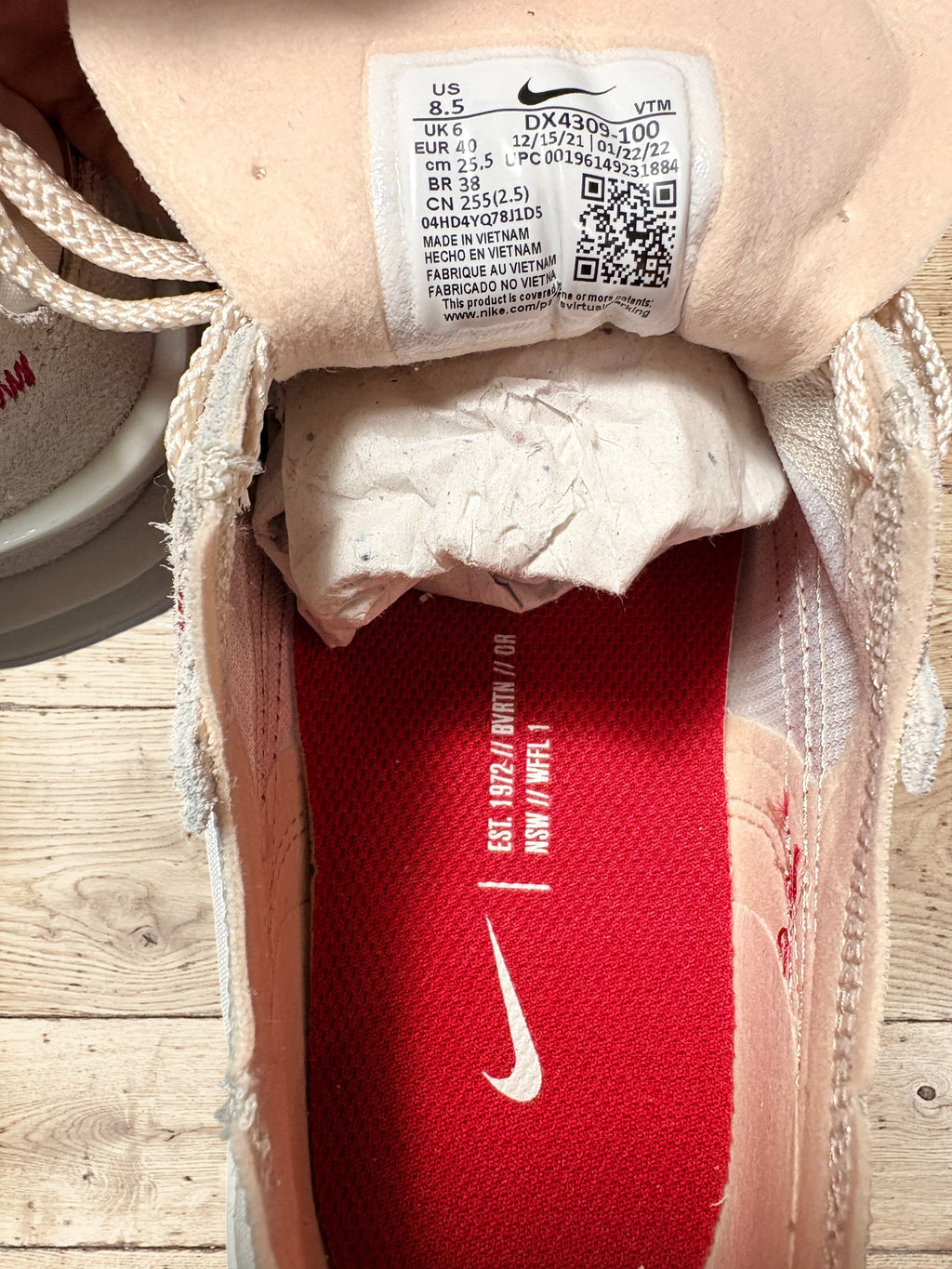 Nike Waffle One SE "Cream/Red" – Neuves avec boîte – Pointure 40 (US 8.5 W)