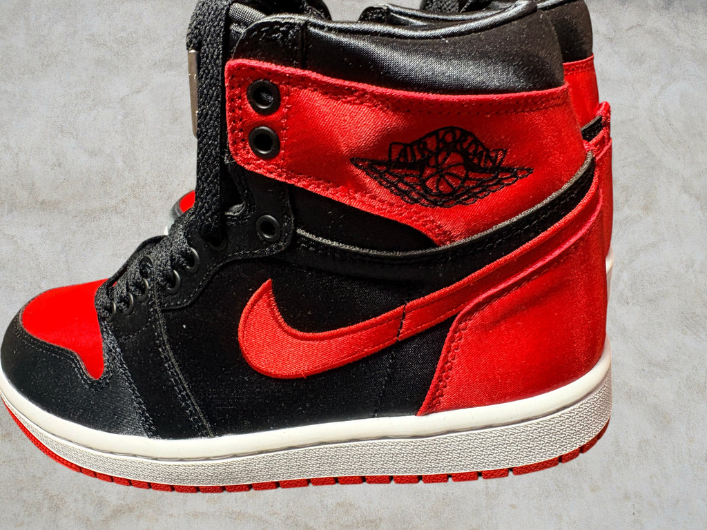 Air Jordan 1 High OG Satin Bred – Taille 36.5 (Neuve)