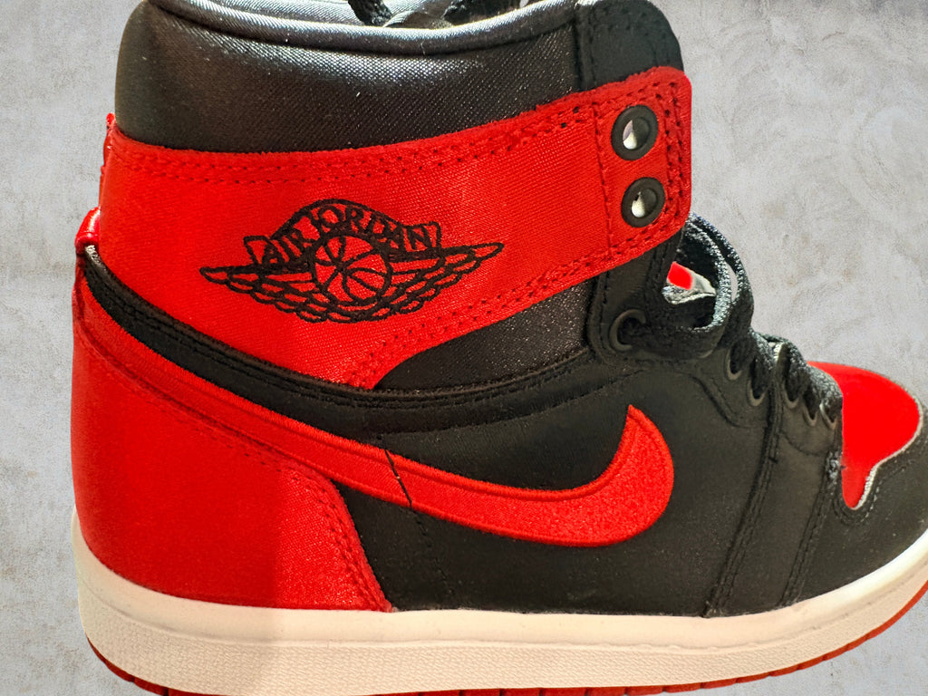 Air Jordan 1 High OG Satin Bred – Taille 36.5 (Neuve)