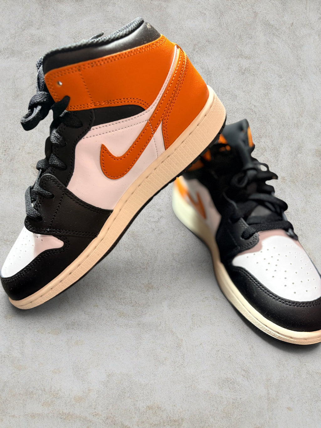 Air Jordan 1 Mid GS Black Toe Starfish – Taille 38.5 (Neuve)