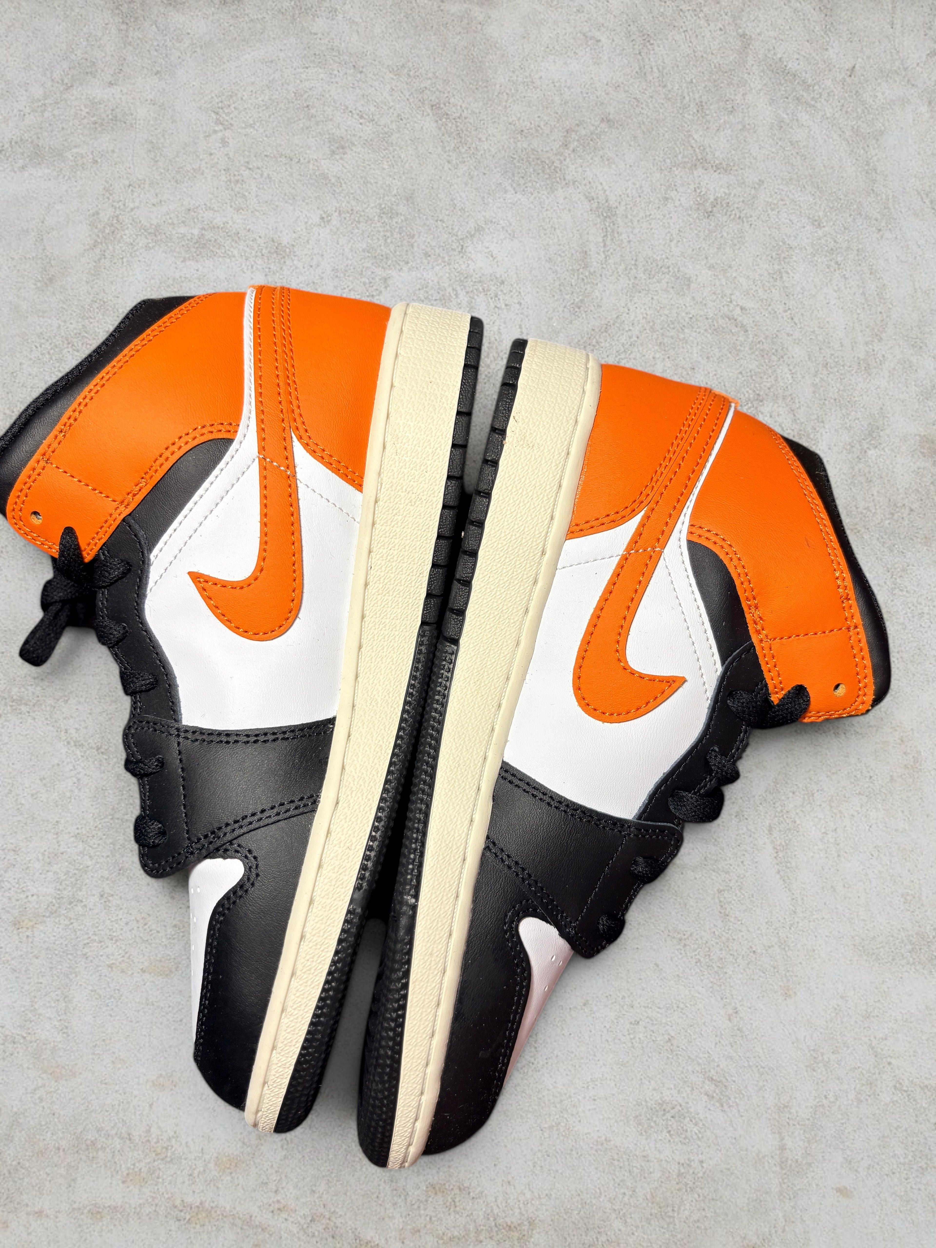 Air Jordan 1 Mid GS Black Toe Starfish – Taille 38.5 (Neuve)