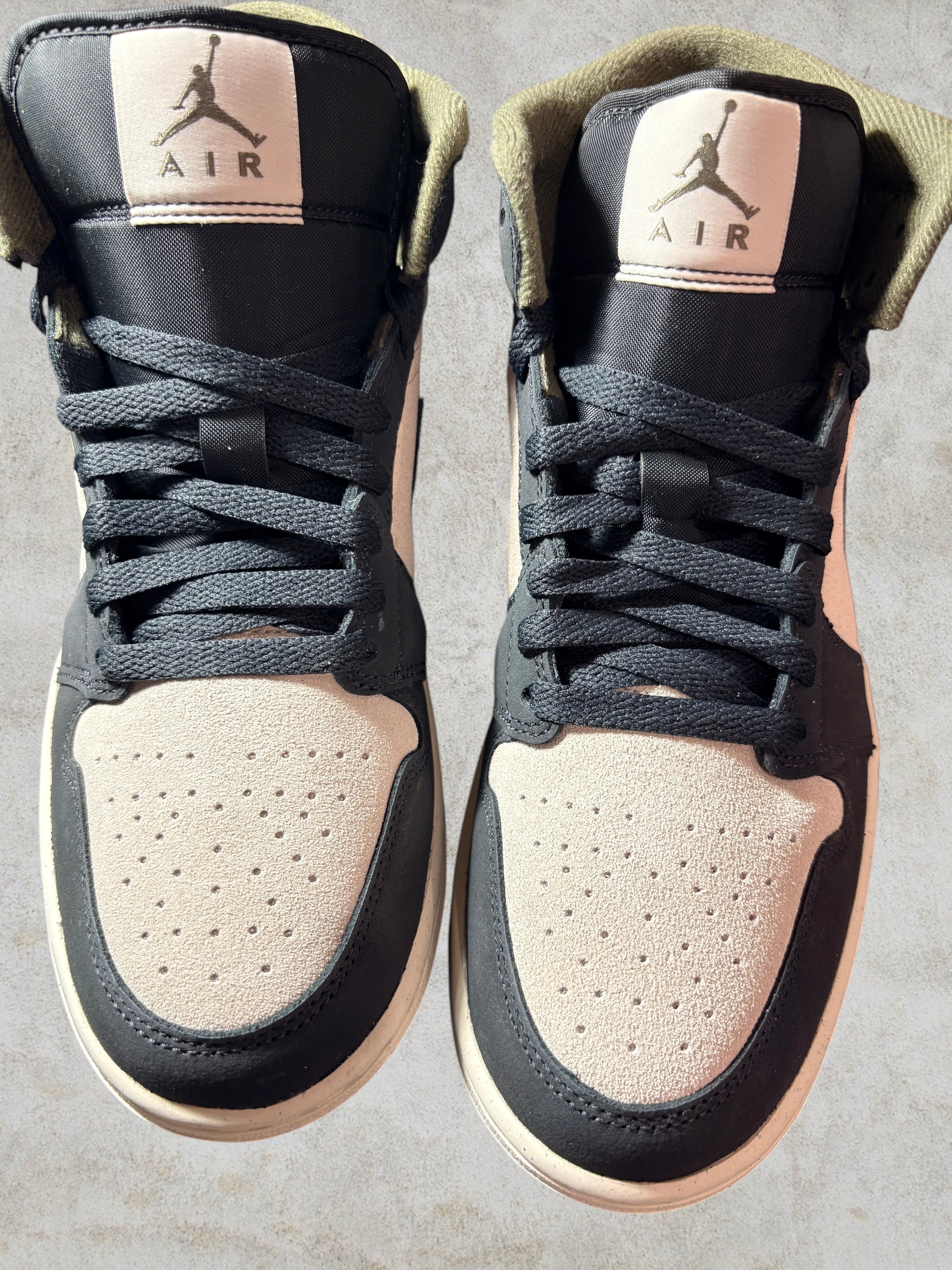 Air Jordan 1 Mid SE Light Orewood BRN/Off Noir Medium Olive – Taille 39 (Neuve)