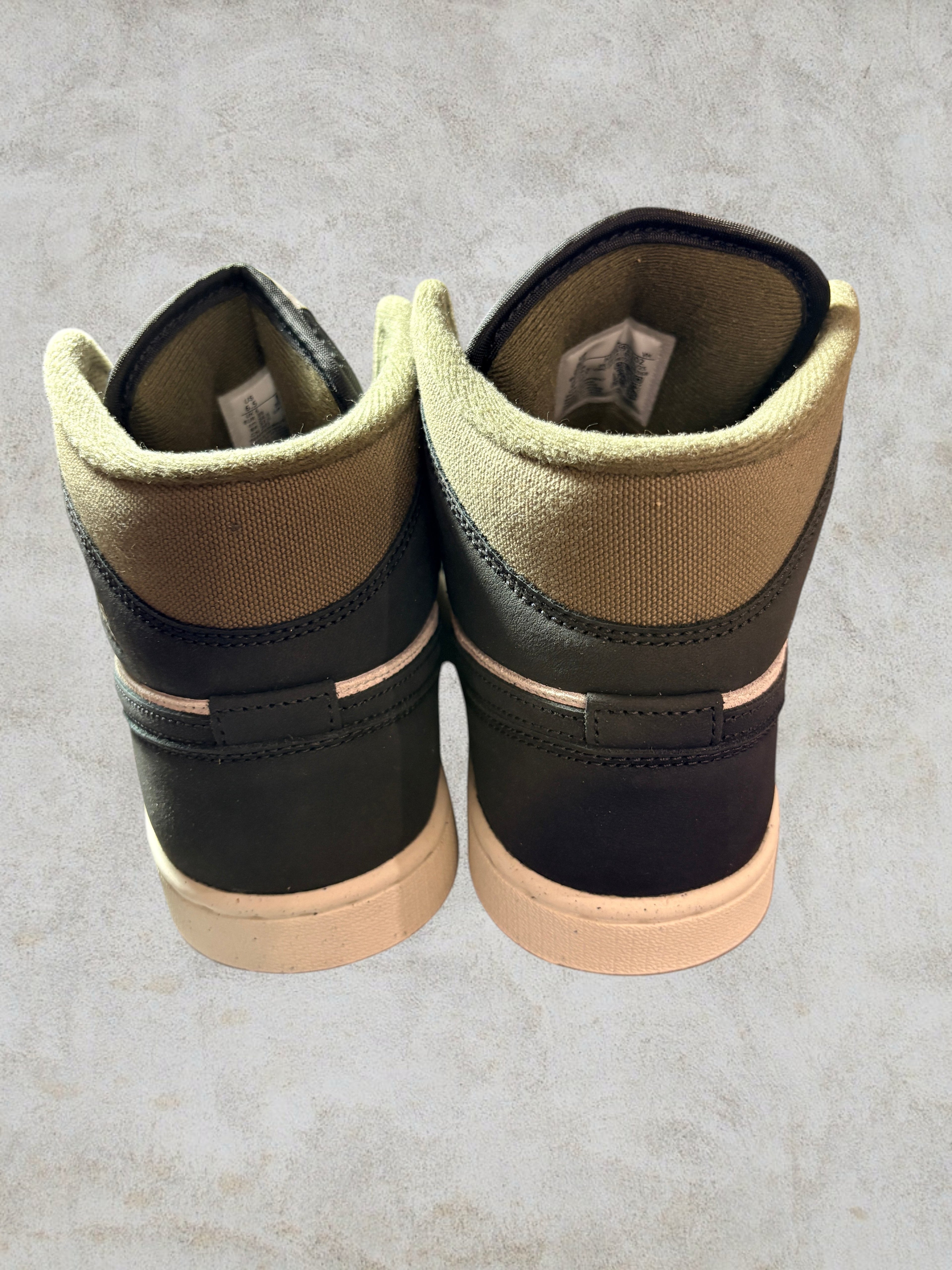 Air Jordan 1 Mid SE Light Orewood BRN/Off Noir Medium Olive – Taille 39 (Neuve)