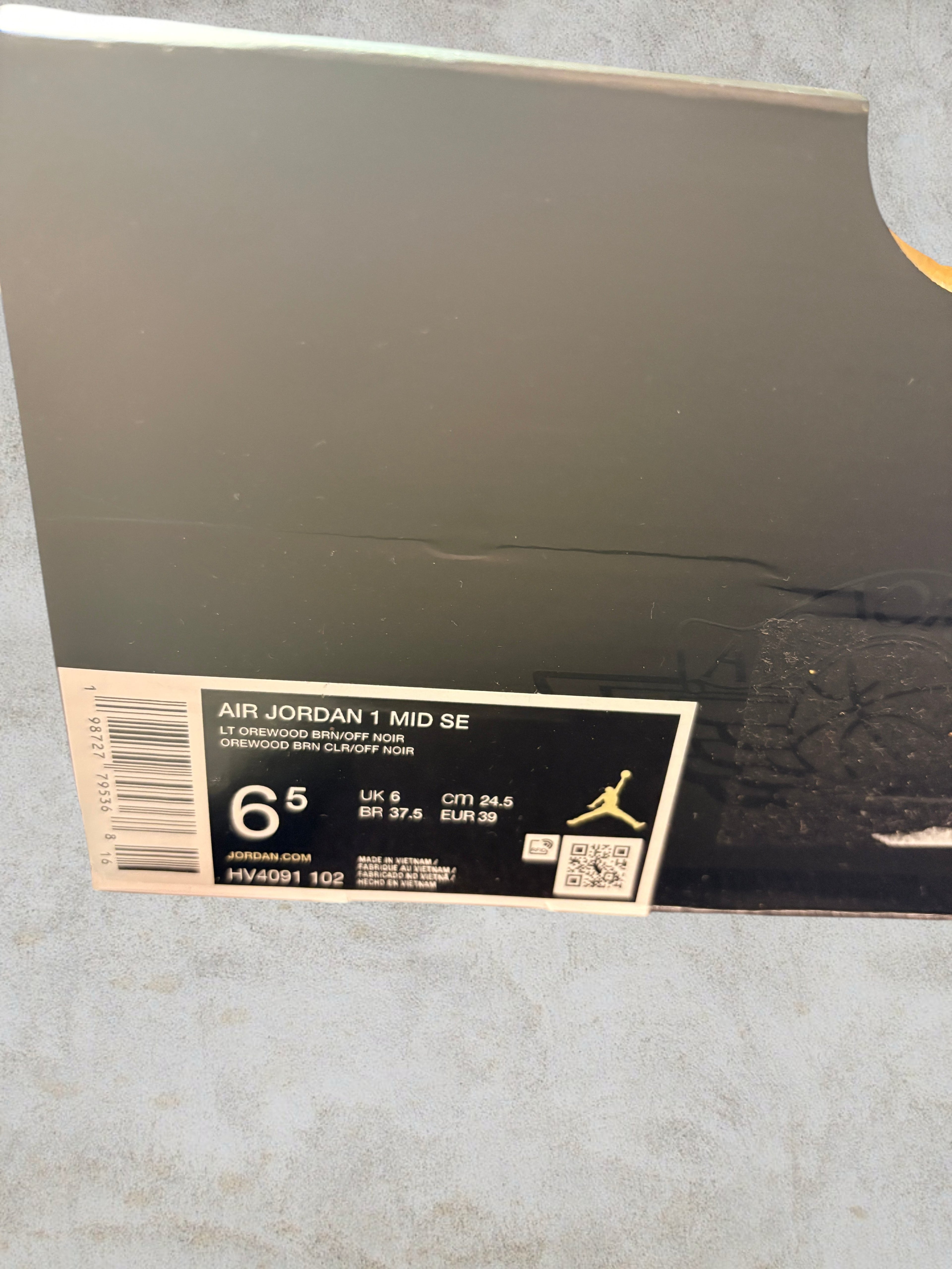 Air Jordan 1 Mid SE Light Orewood BRN/Off Noir Medium Olive – Taille 39 (Neuve)