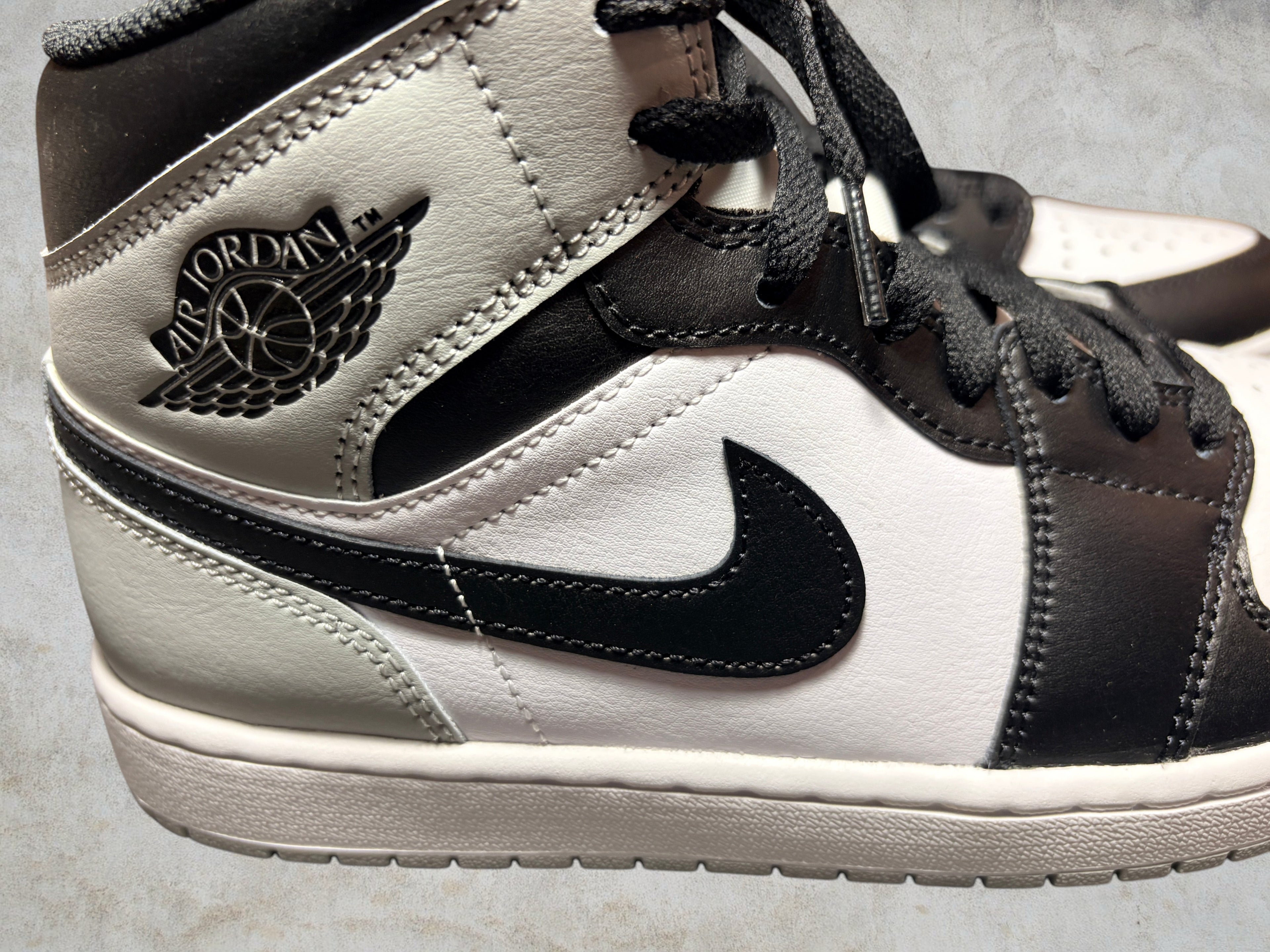 Air Jordan 1 Mid Barons – Taille 42.5 (Neuve)