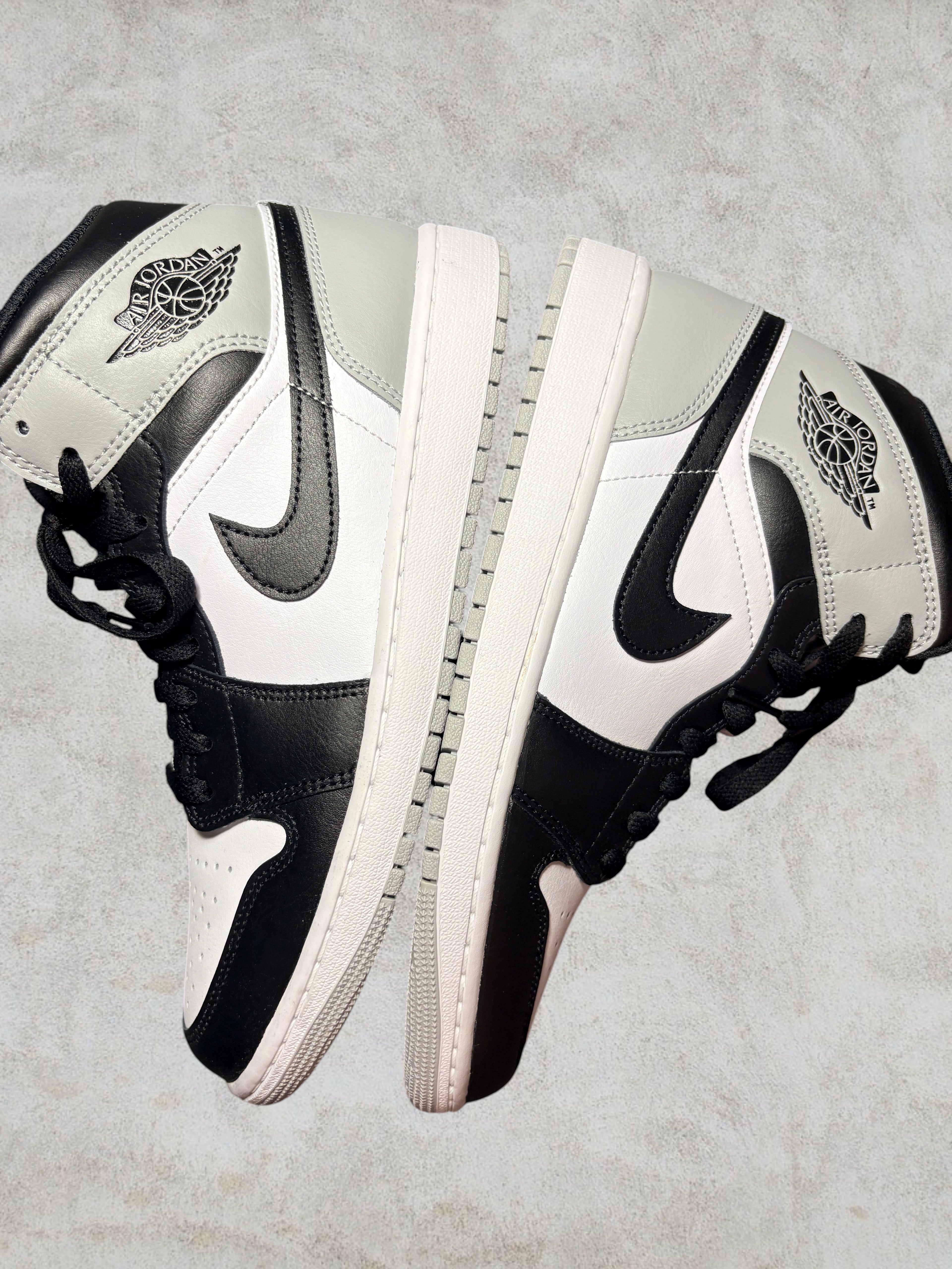 Air Jordan 1 Mid Barons – Taille 42.5 (Neuve)