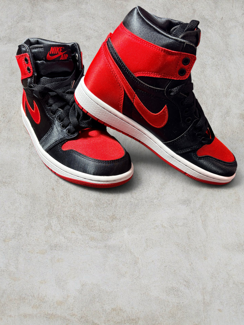 Air Jordan 1 High OG Satin Bred – Taille 36.5 (Neuve)