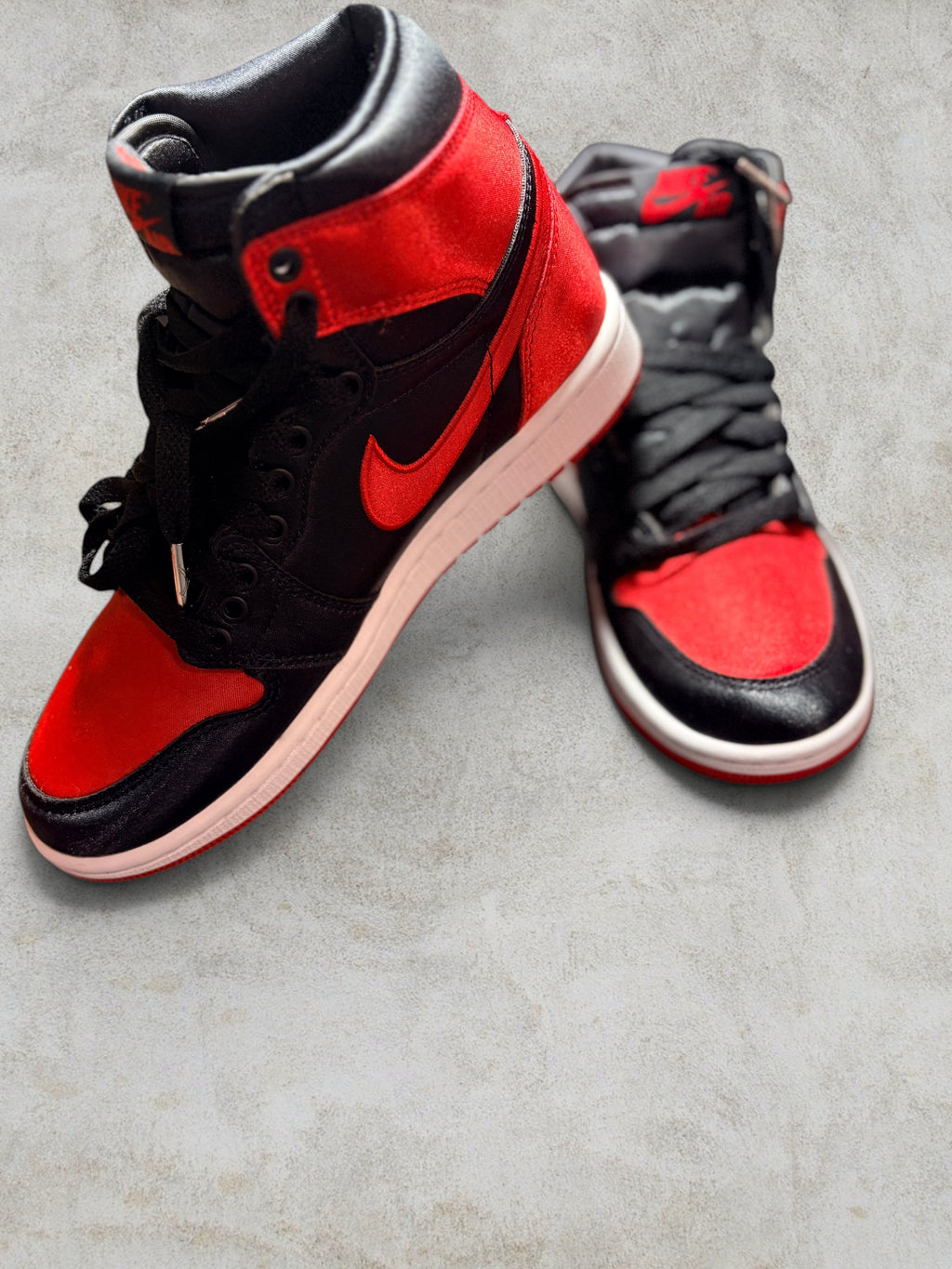 Air Jordan 1 High OG Satin Bred – Taille 36.5 (Neuve)