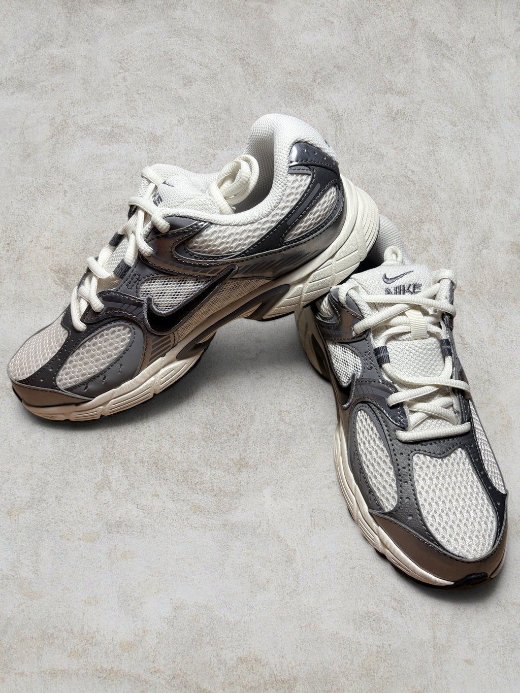 Baskets Style Y2K Sport Nike V5 RNR (GS) T 38,5 Modèle Enfant/Ado (Grade School) Neuf avec boîte