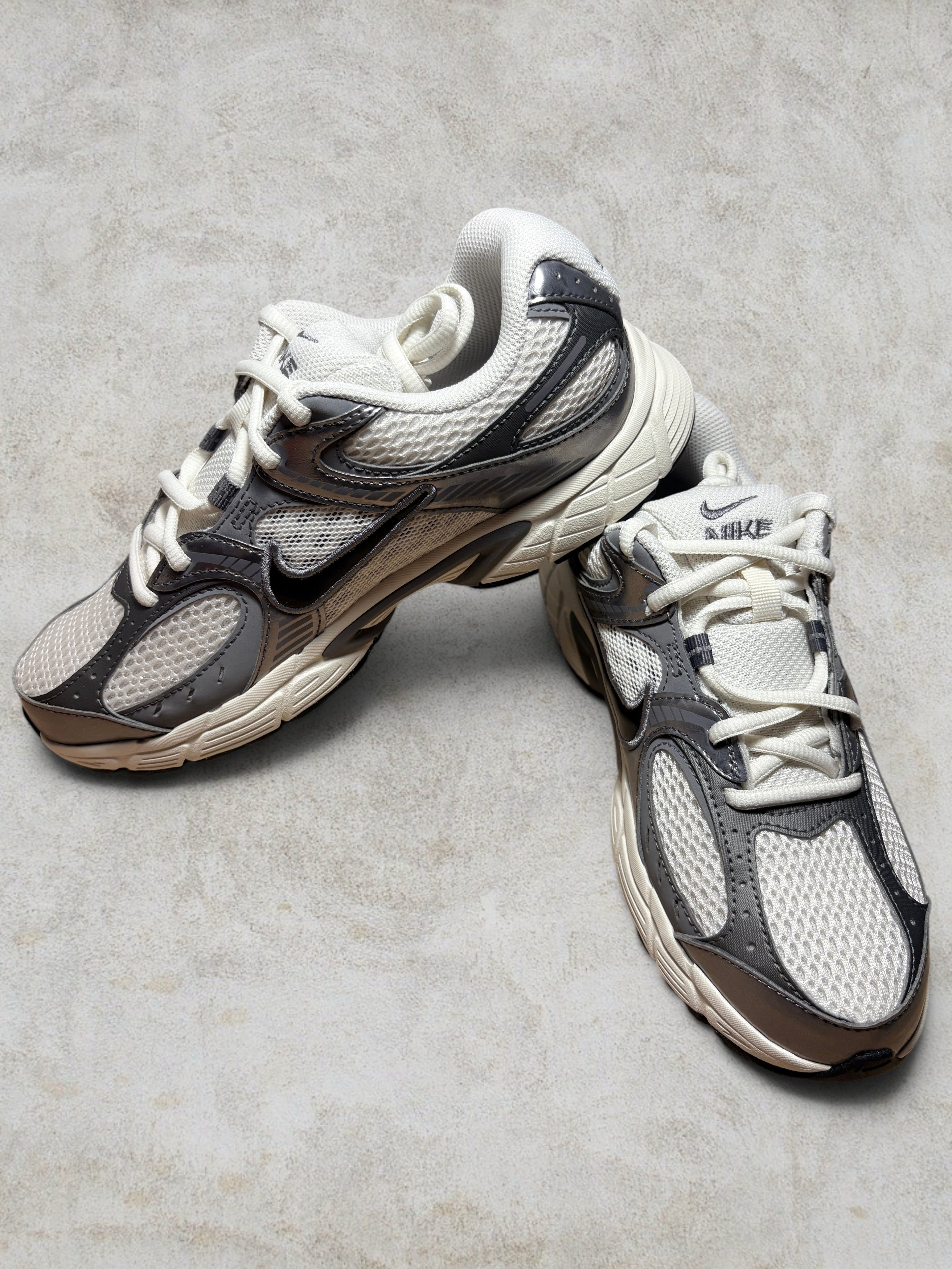 Baskets Style Y2K Sport Nike V5 RNR (GS) T 38,5 Modèle Enfant/Ado (Grade School) Neuf avec boîte