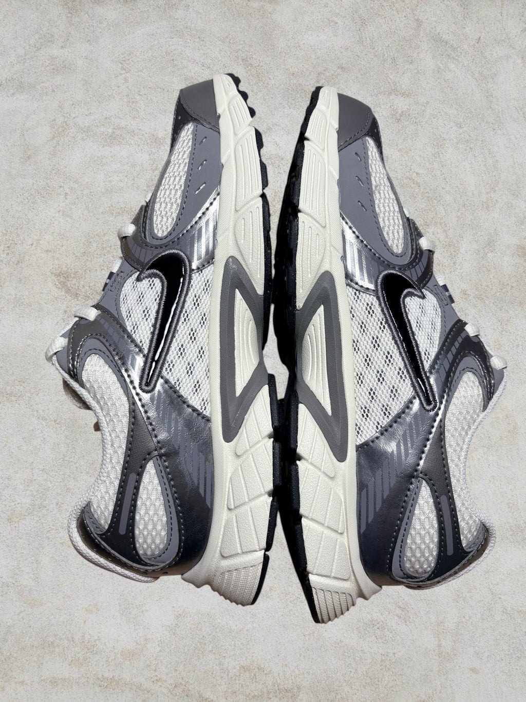 Baskets Style Y2K Sport Nike V5 RNR (GS) T 38,5 Modèle Enfant/Ado (Grade School) Neuf avec boîte