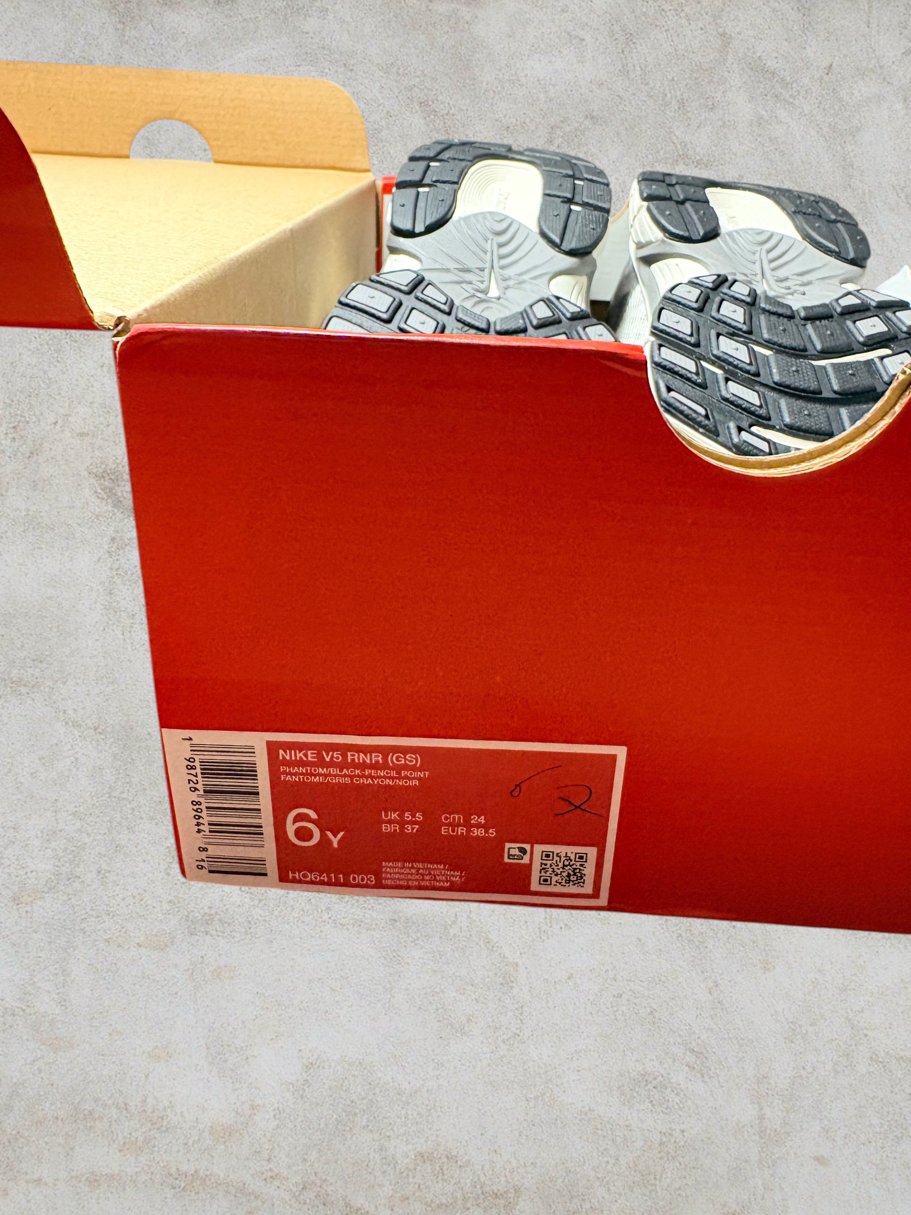 Baskets Style Y2K Sport Nike V5 RNR (GS) T 38,5 Modèle Enfant/Ado (Grade School) Neuf avec boîte