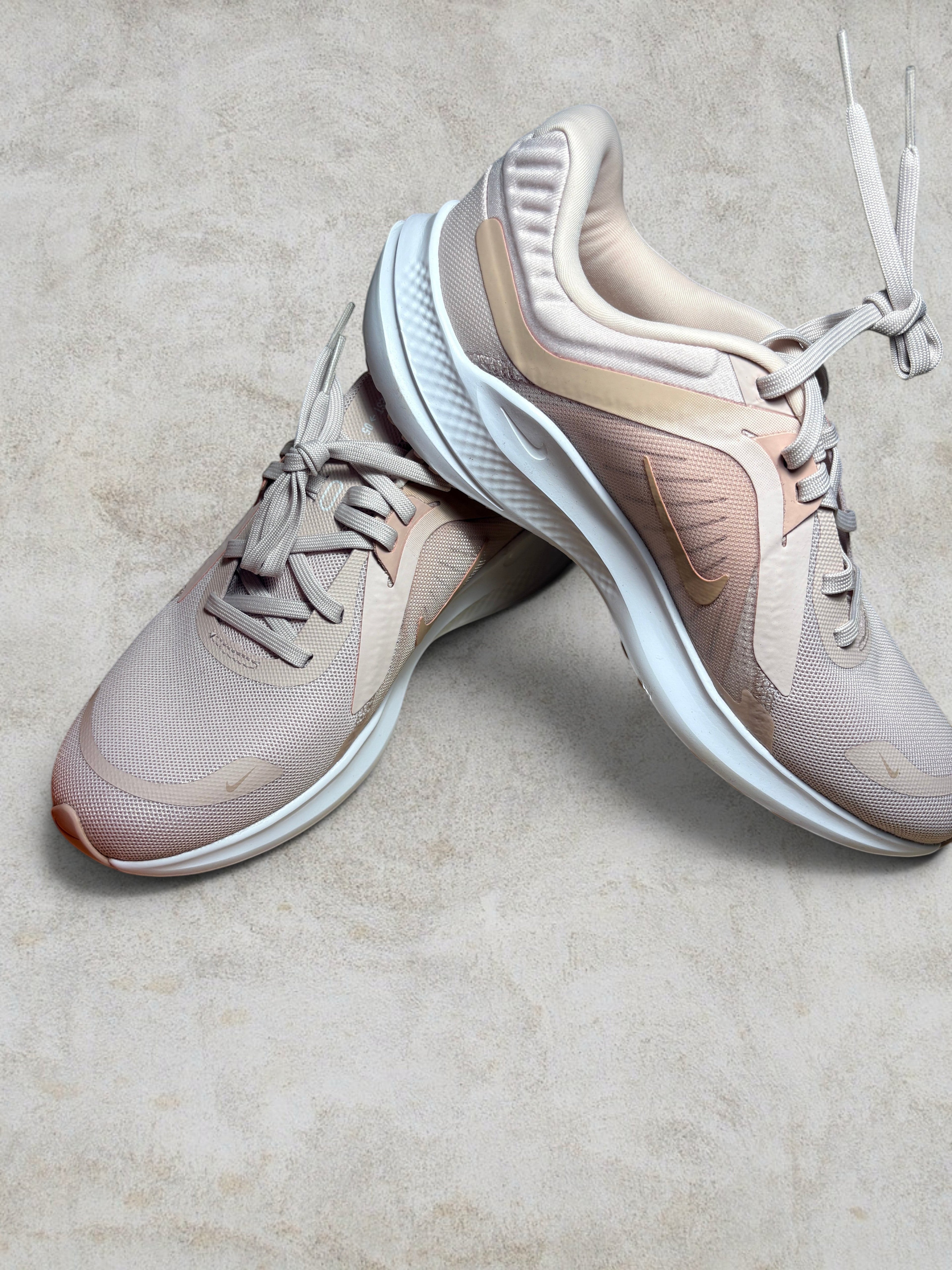 Nike Quest 5 Barely Rose - Pointure 38.5 - Neuve