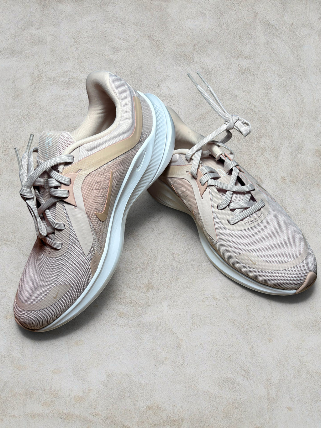 Nike Quest 5 Barely Rose - Pointure 38.5 - Neuve
