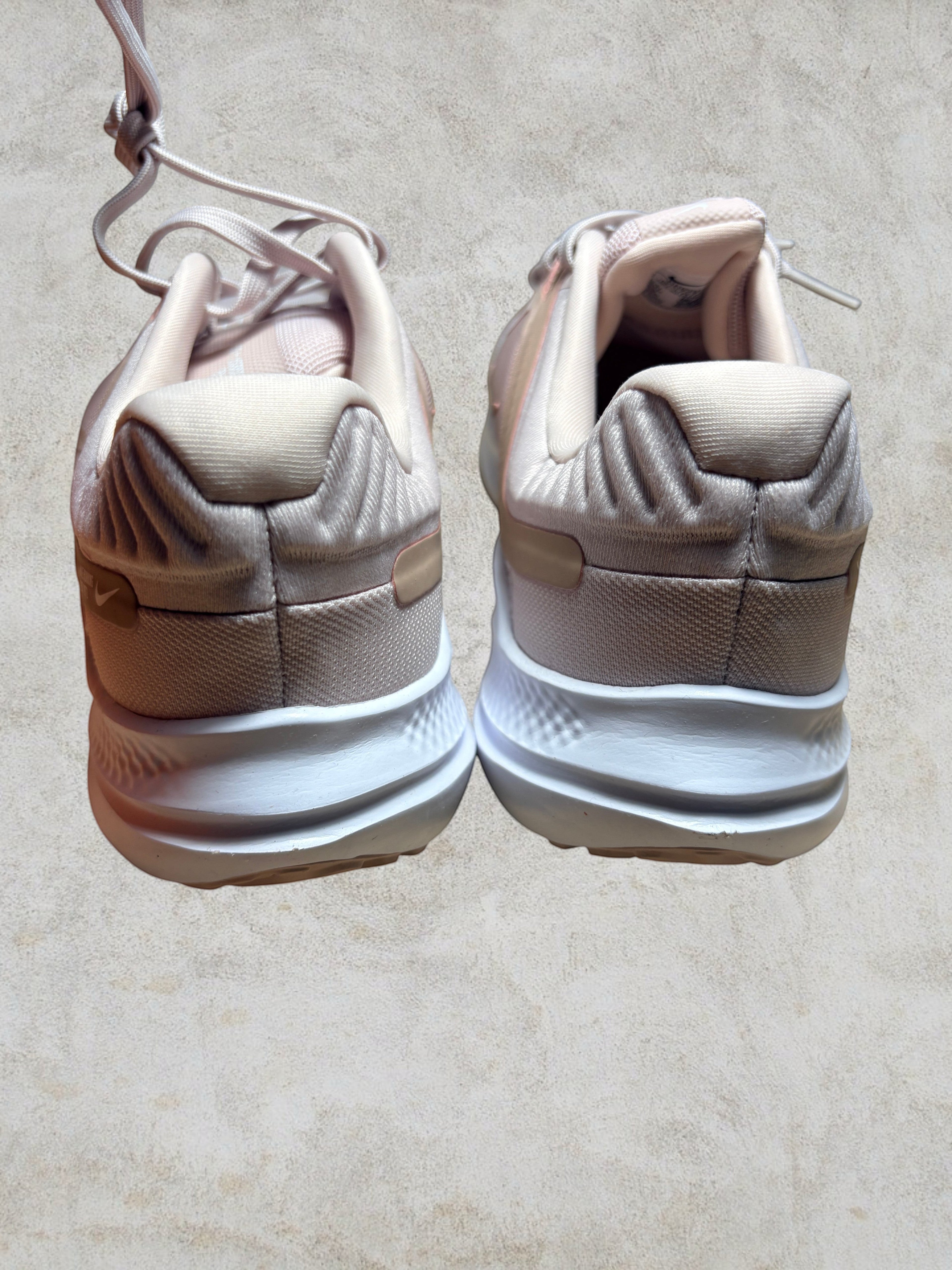 Nike Quest 5 Barely Rose - Pointure 38.5 - Neuve