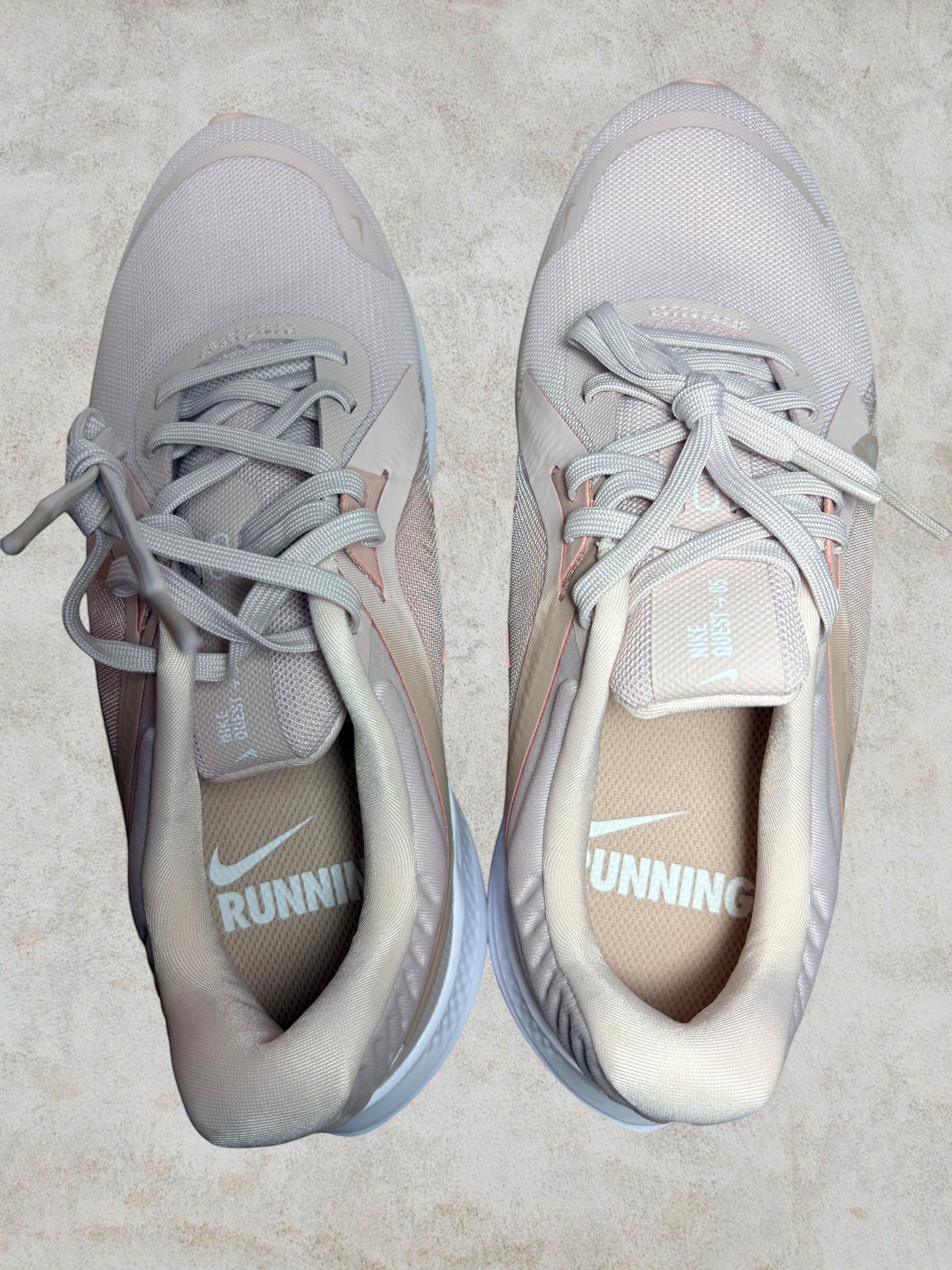 Nike Quest 5 Barely Rose - Pointure 38.5 - Neuve