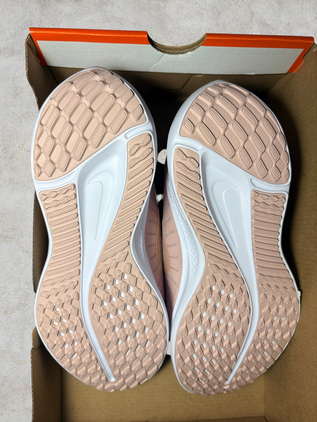 Nike Quest 5 Barely Rose - Pointure 38.5 - Neuve
