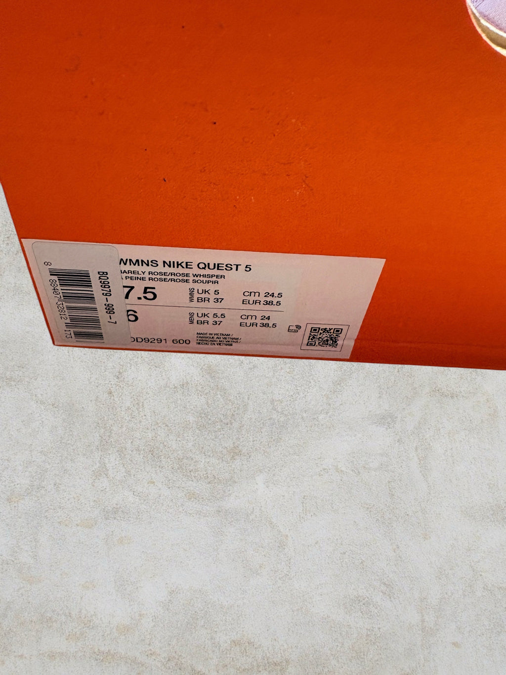 Nike Quest 5 Barely Rose - Pointure 38.5 - Neuve