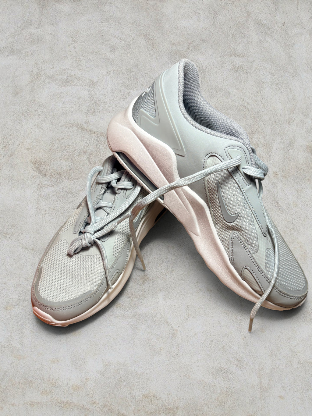 Basket Air Max  AM Bolt Gris Clair Pointure 40 Neuve