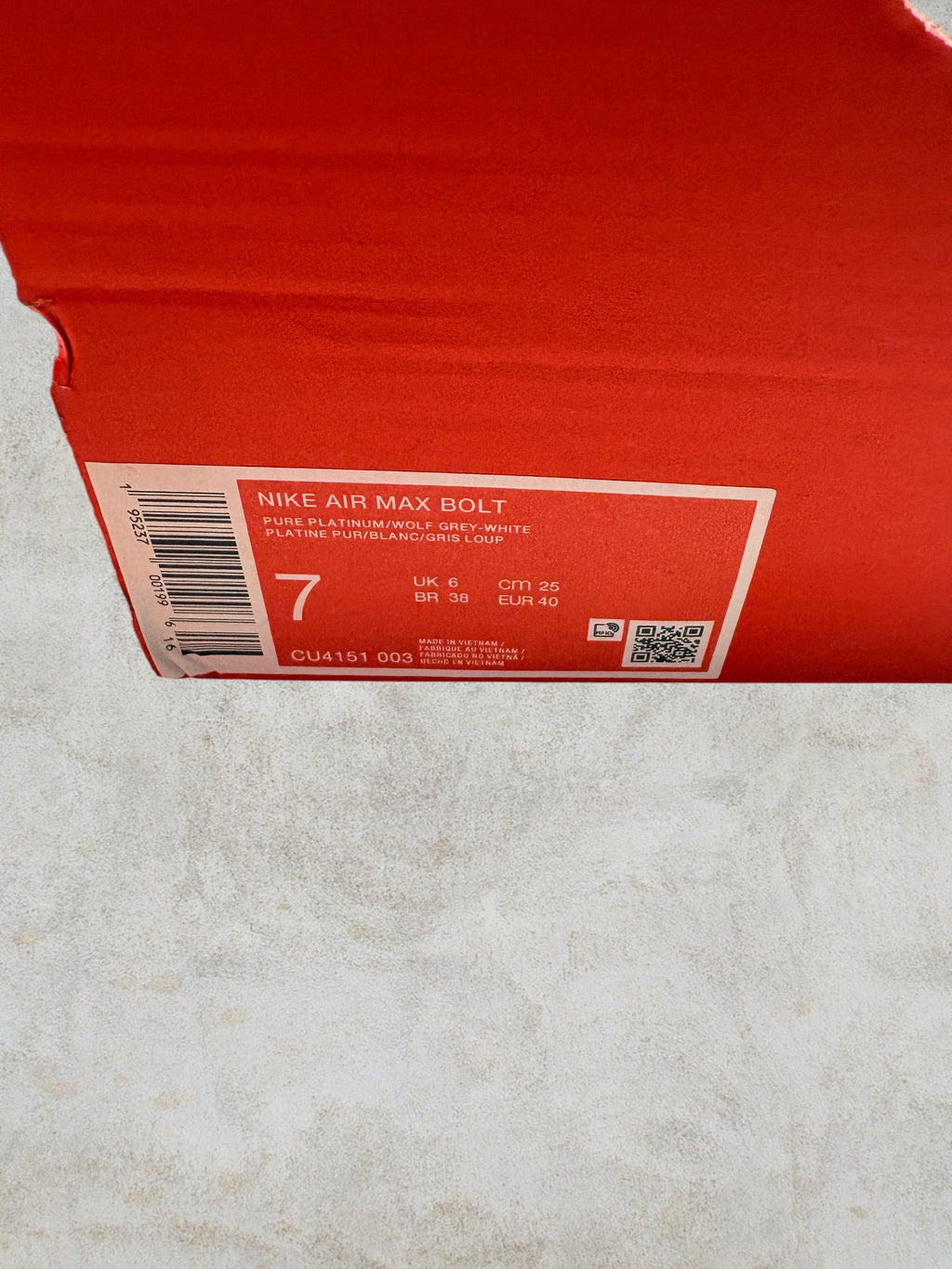 Basket Air Max  AM Bolt Gris Clair Pointure 40 Neuve