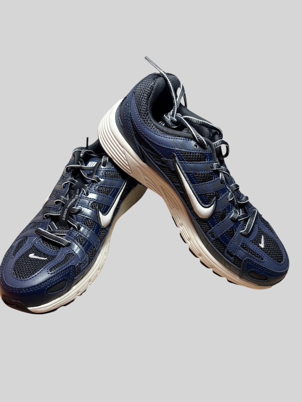 Baskets Nike P-6000 Rétro Running – Bleu Marine / Gris – Taille 38.5 NIKE