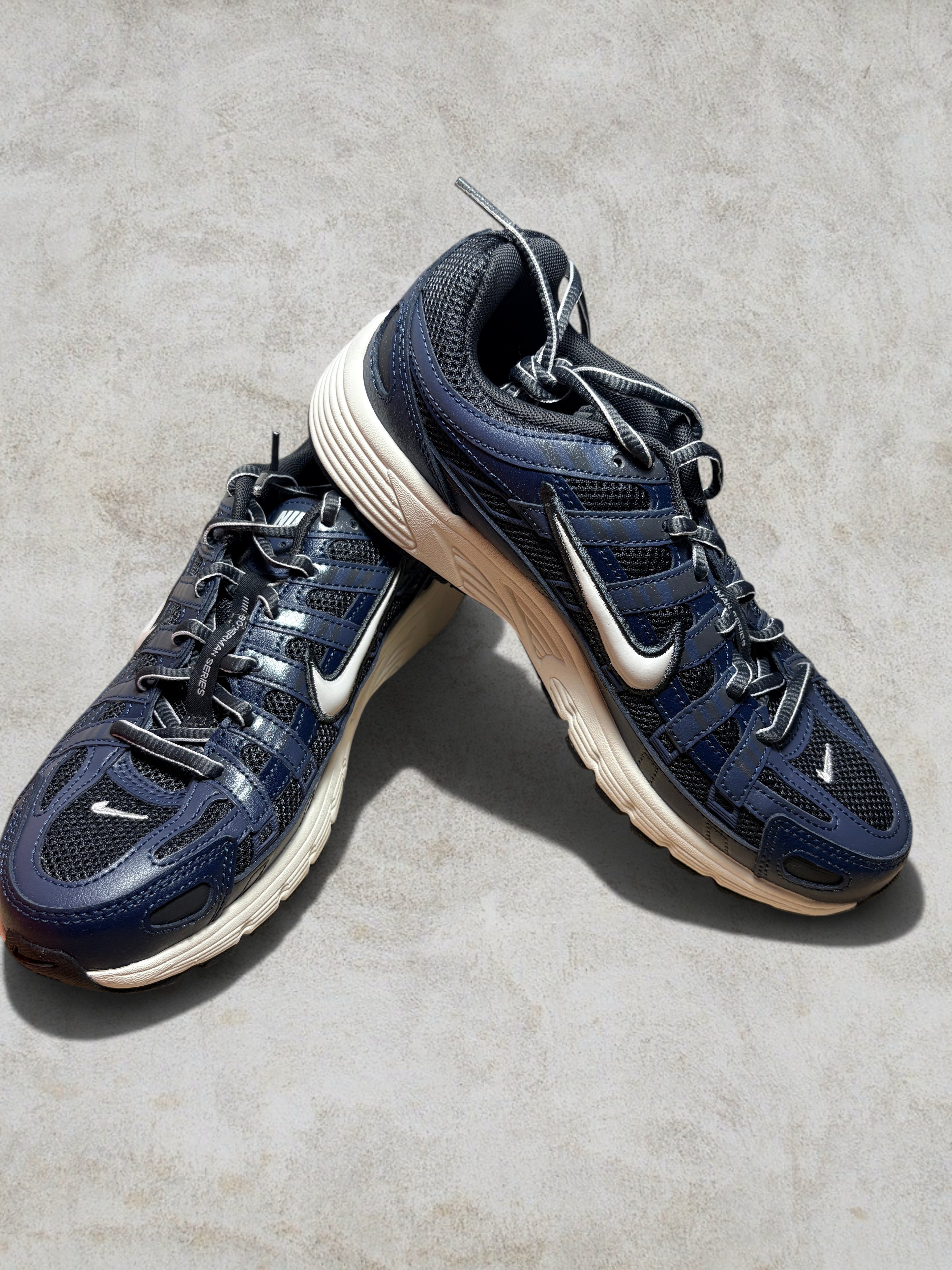 Baskets Style Rétro Running P-6000 – Bleu Marine / Gris – T38.5