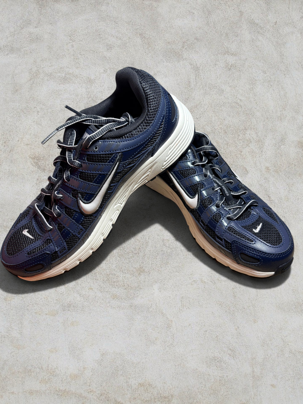 Baskets Style Rétro Running P-6000 – Bleu Marine / Gris – T38.5