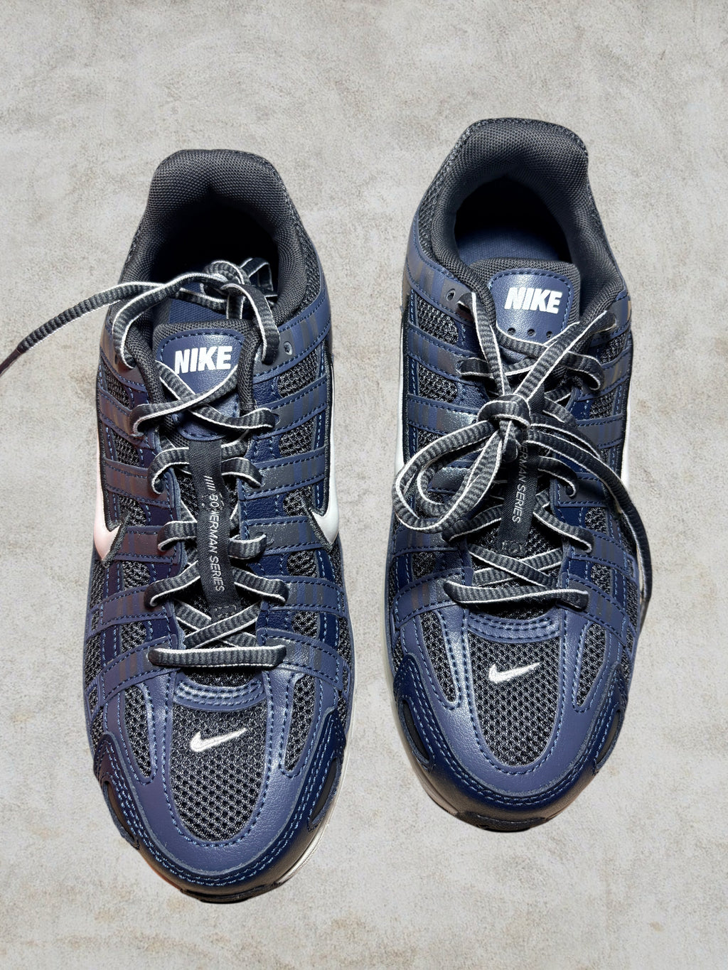 Baskets Style Rétro Running P-6000 – Bleu Marine / Gris – T38.5