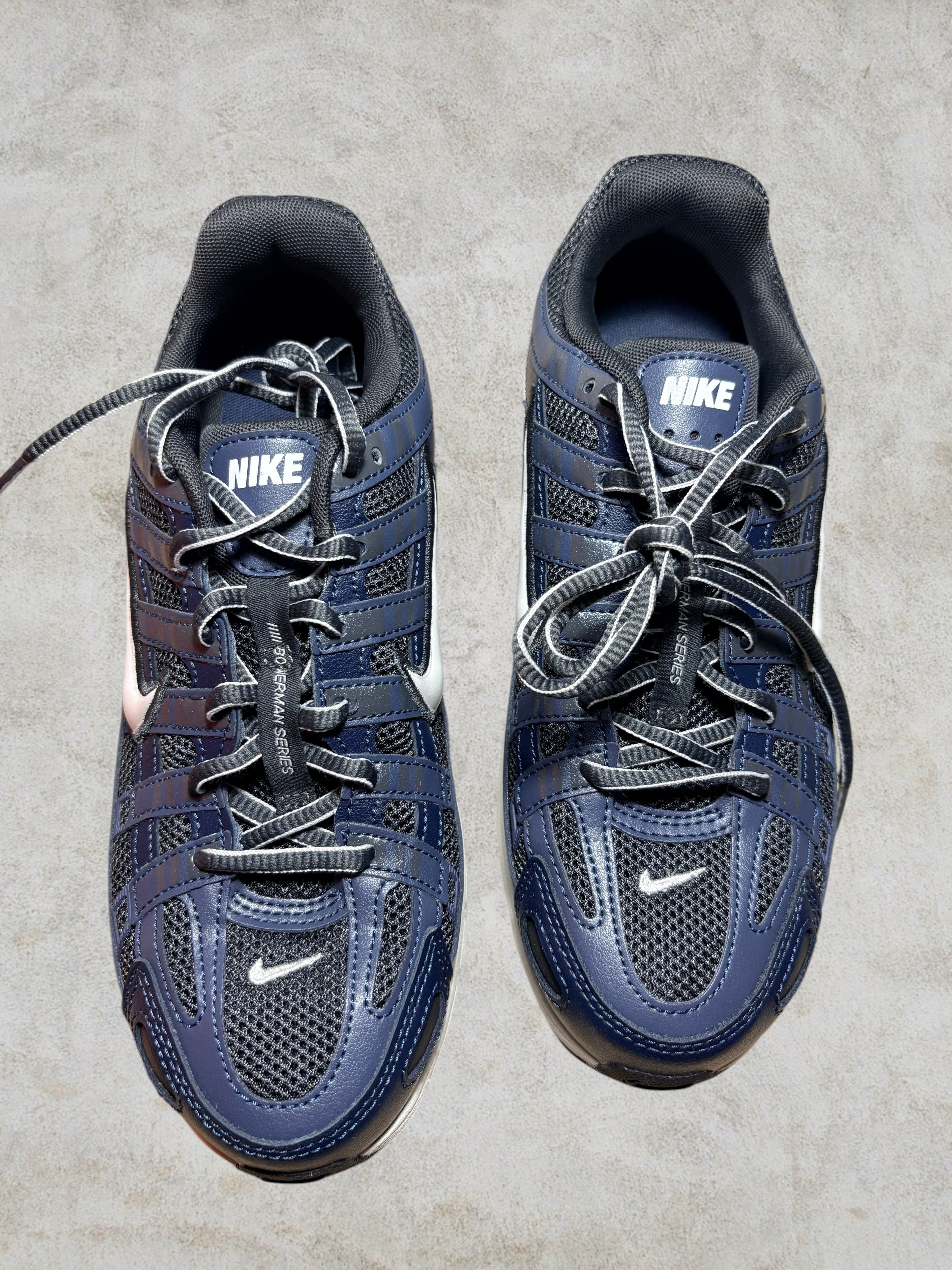 Baskets Style Rétro Running P-6000 – Bleu Marine / Gris – T38.5