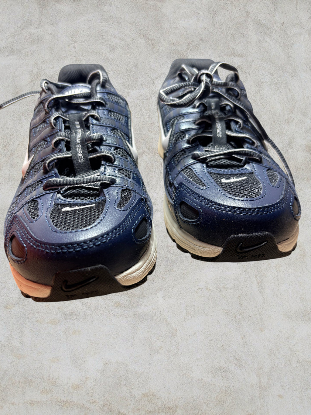 Baskets Style Rétro Running P-6000 – Bleu Marine / Gris – T38.5