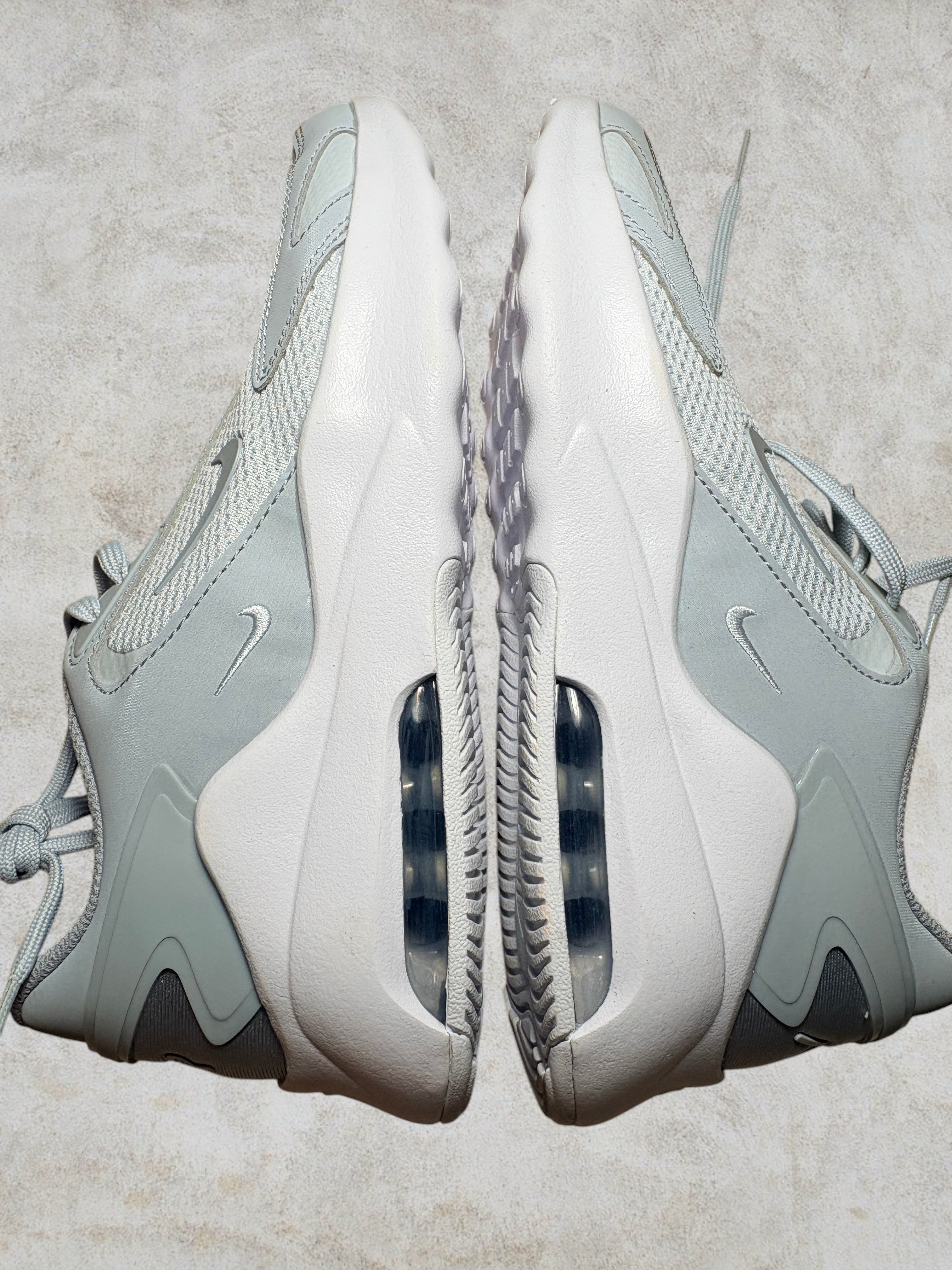 Basket Air Max  AM Bolt Gris Clair Pointure 40 Neuve
