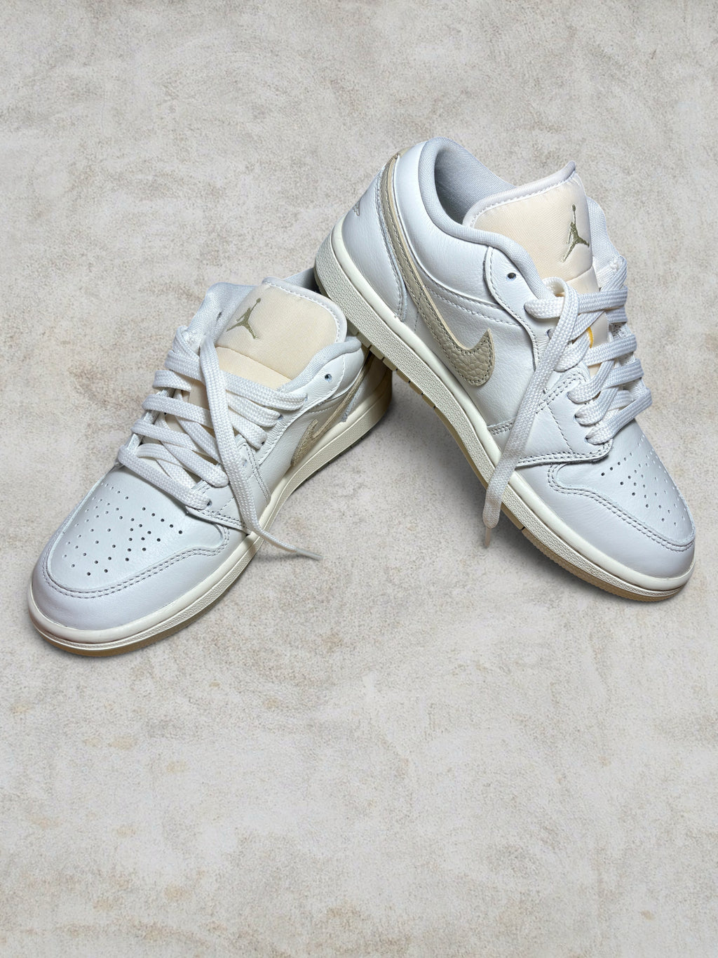 Air Jordan 1 Low SE Metallic Team Gold (Femme) – Neuve