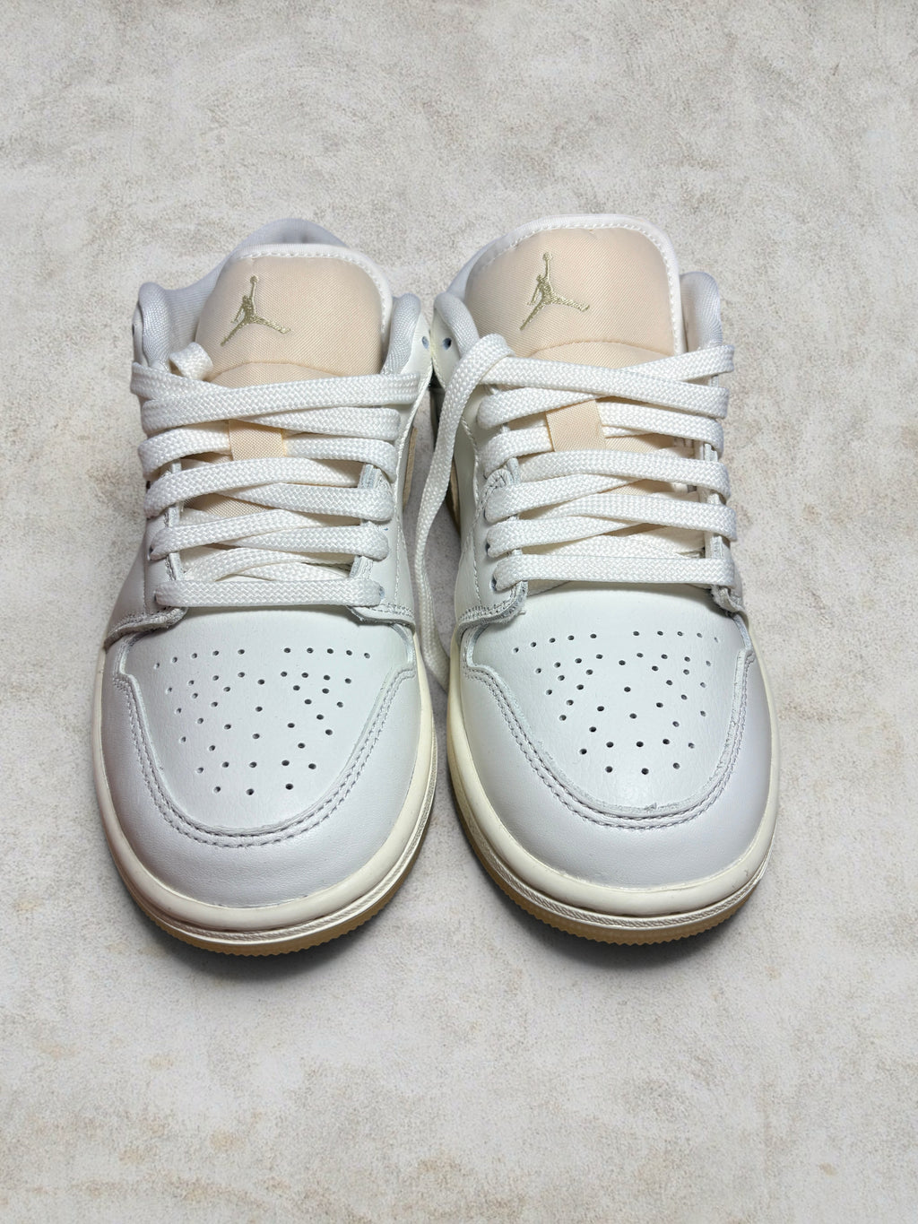 Air Jordan 1 Low SE Metallic Team Gold (Femme) – Neuve