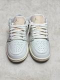 Air Jordan 1 Low SE Metallic Team Gold (Femme) – Neuve