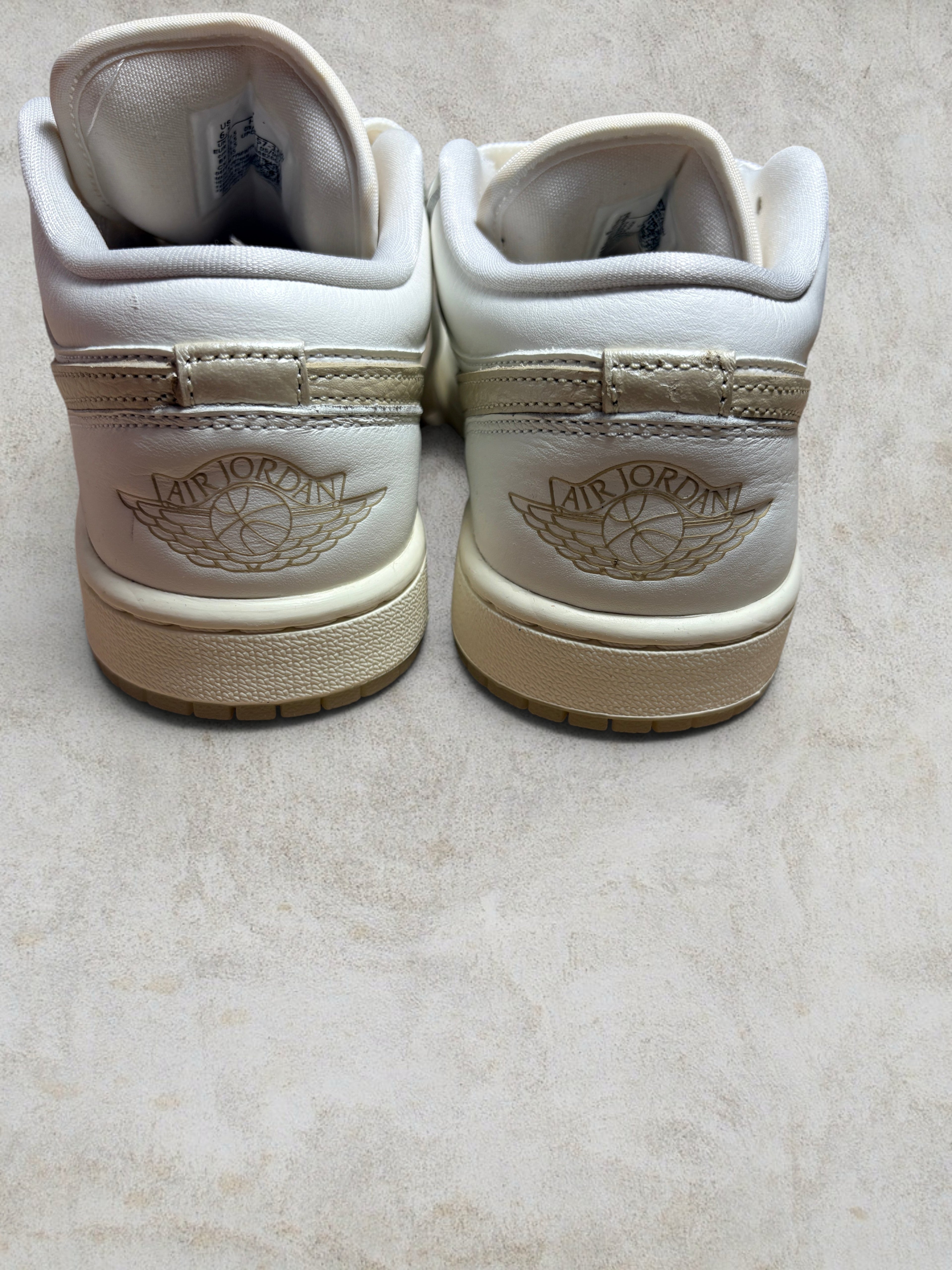 Air Jordan 1 Low SE Metallic Team Gold (Femme) – Neuve