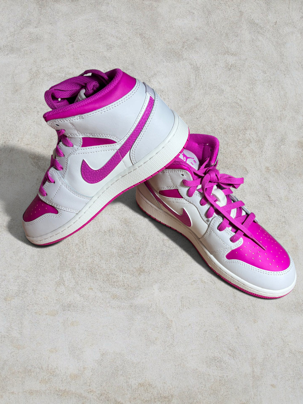 Air Jordan 1 Mid Fire Pink (GS) – Neuve – Taille 38