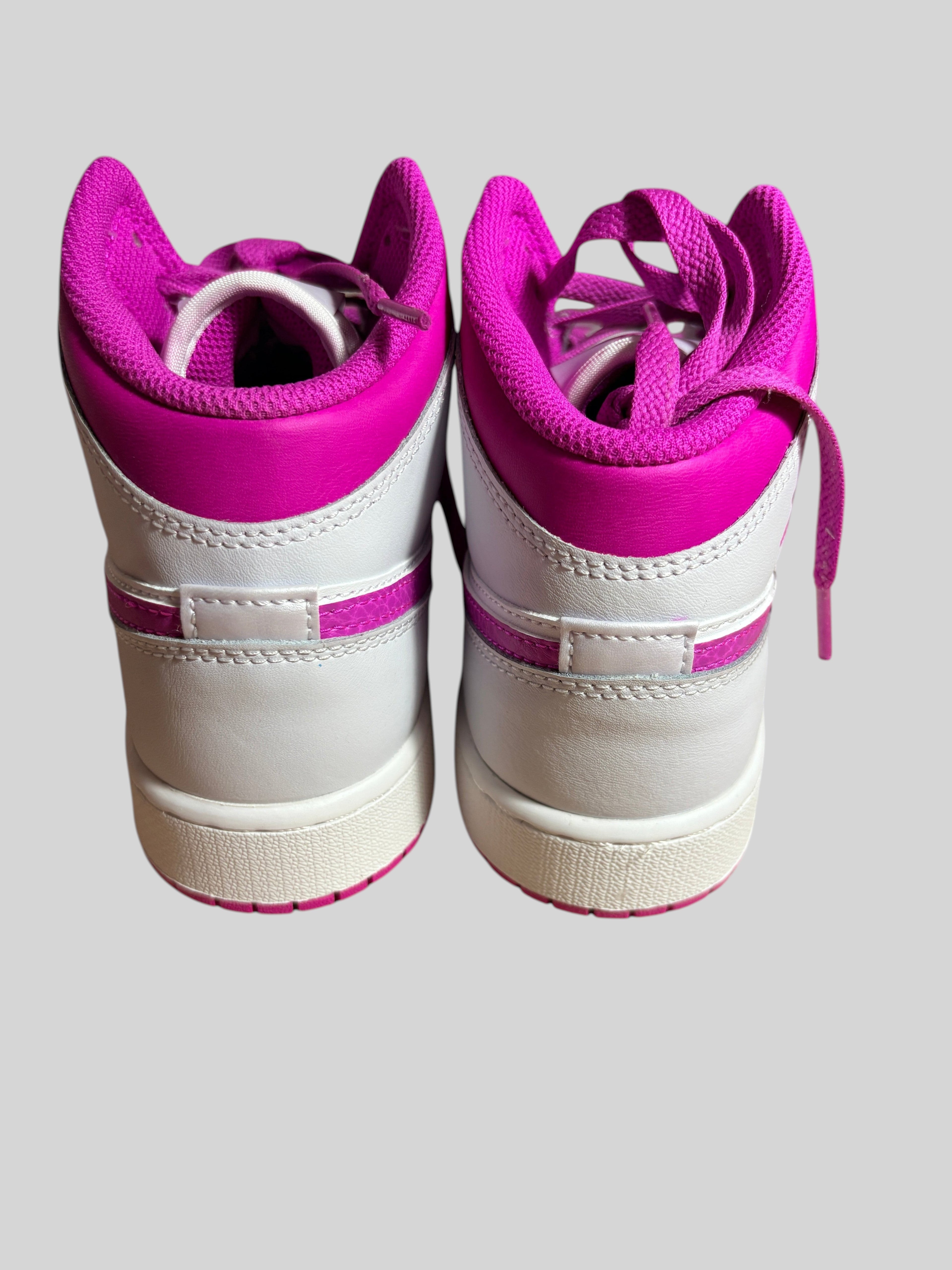 Air Jordan 1 Mid Fire Pink (GS) – Neuve – Taille 38 AIR JORDAN